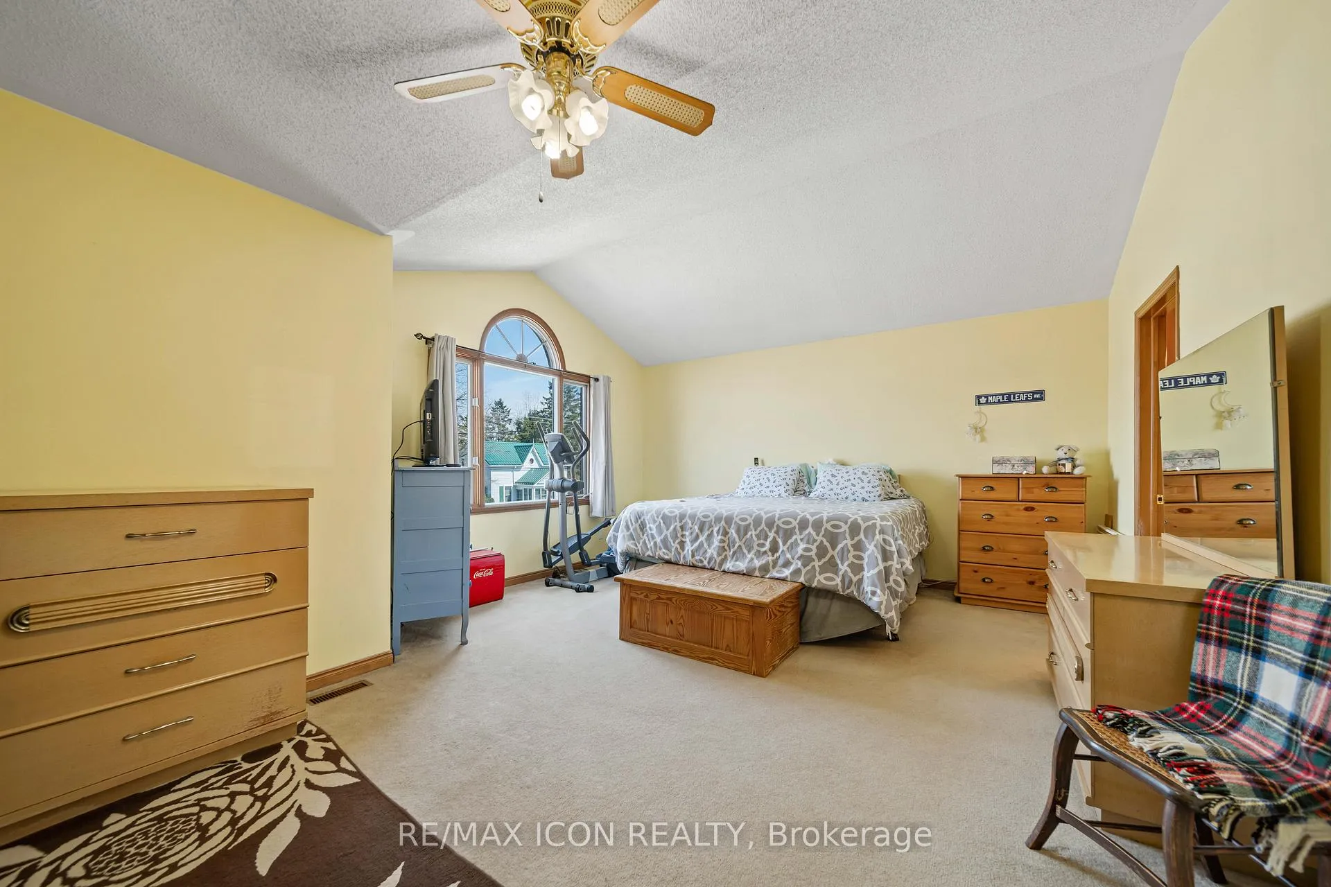 Photo 15 of 227 William Street E, North Middlesex, Parkhill — HOMEH