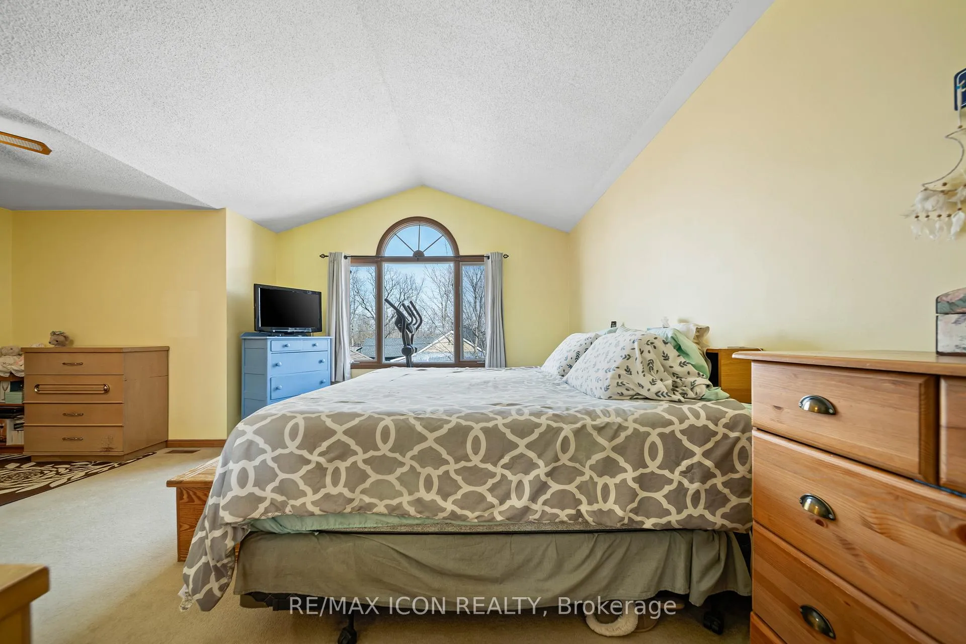 Photo 16 of 227 William Street E, North Middlesex, Parkhill — HOMEH