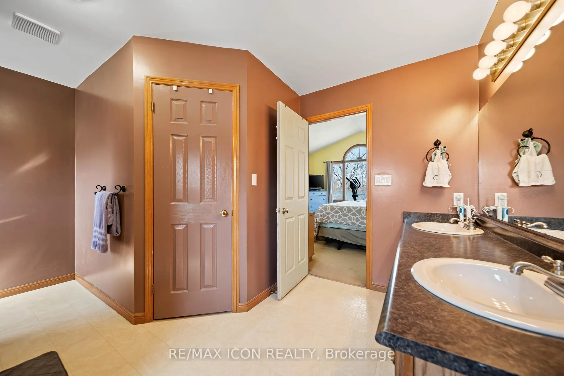 Photo 19 of 227 William Street E, North Middlesex, Parkhill — HOMEH