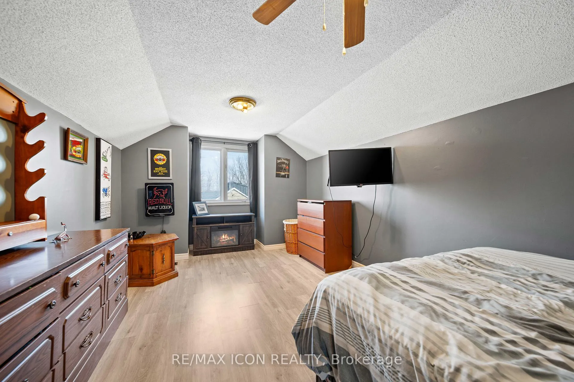 Photo 21 of 227 William Street E, North Middlesex, Parkhill — HOMEH