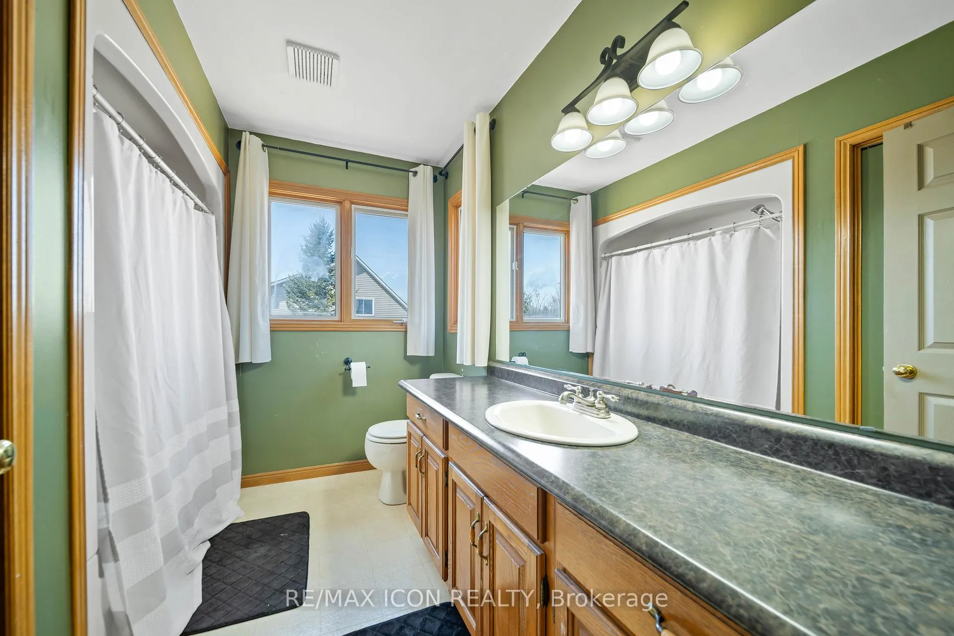 Photo 24 of 227 William Street E, North Middlesex, Parkhill — HOMEH