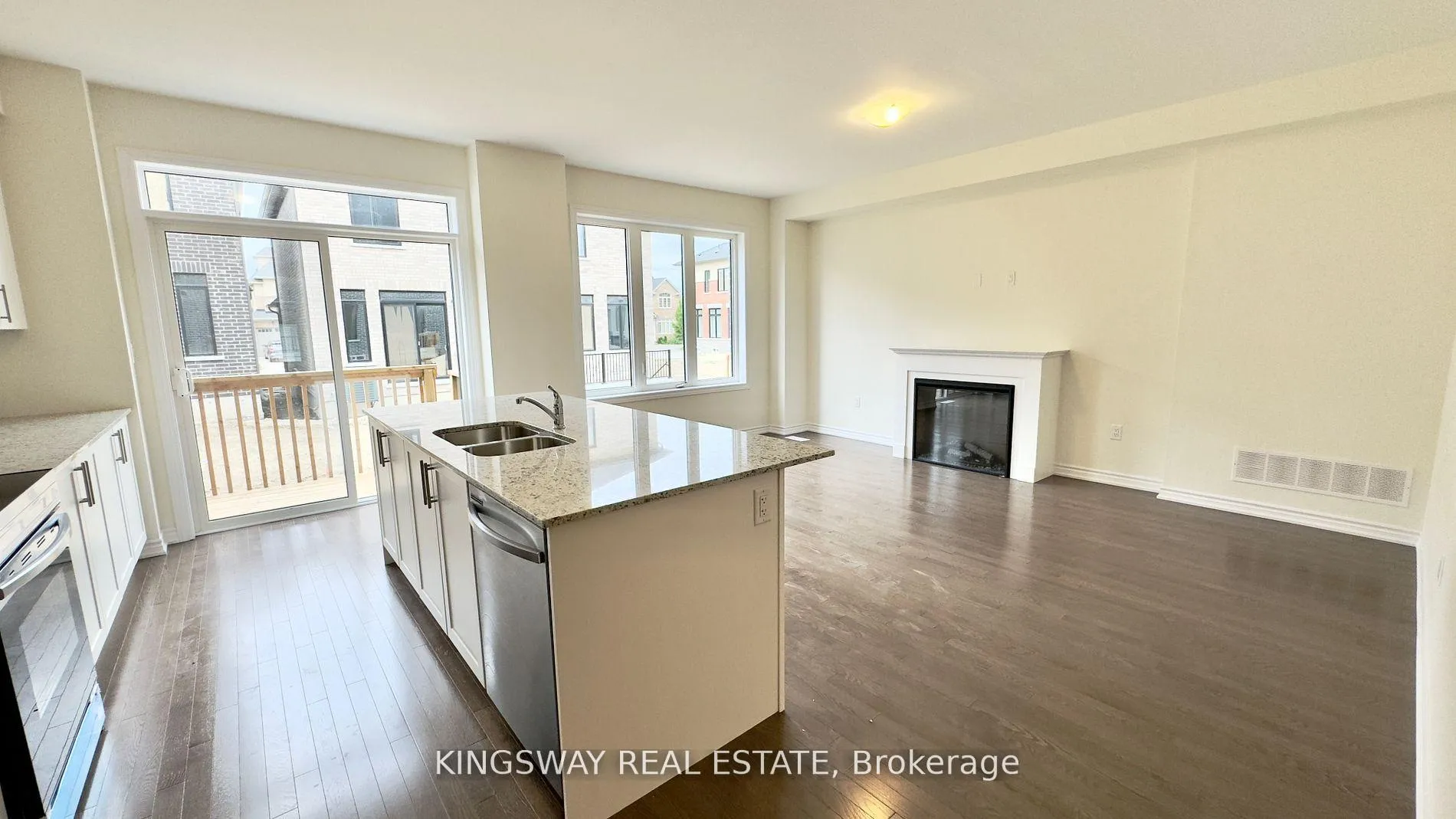 Photo 5 of 16 Blick Crescent, Aurora, Bayview Northeast — HOMEH