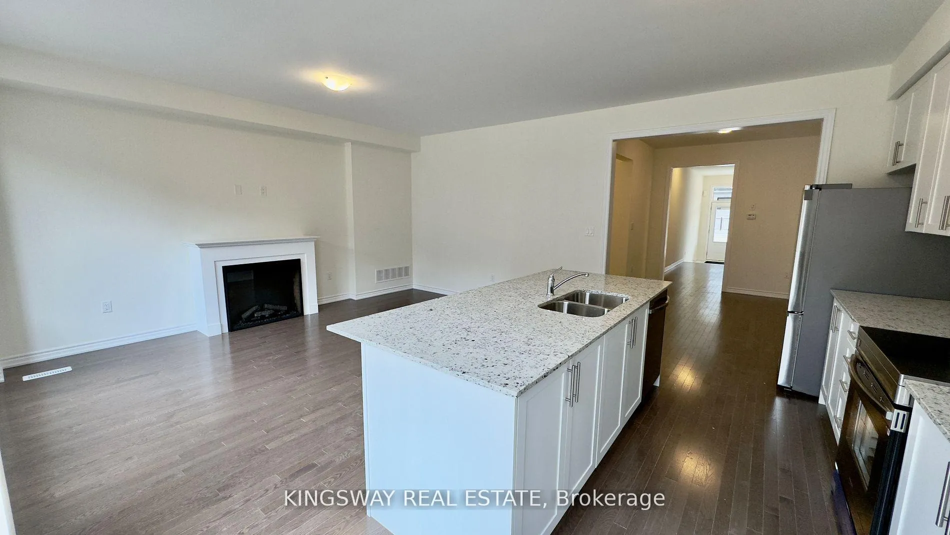 Photo 10 of 16 Blick Crescent, Aurora, Bayview Northeast — HOMEH