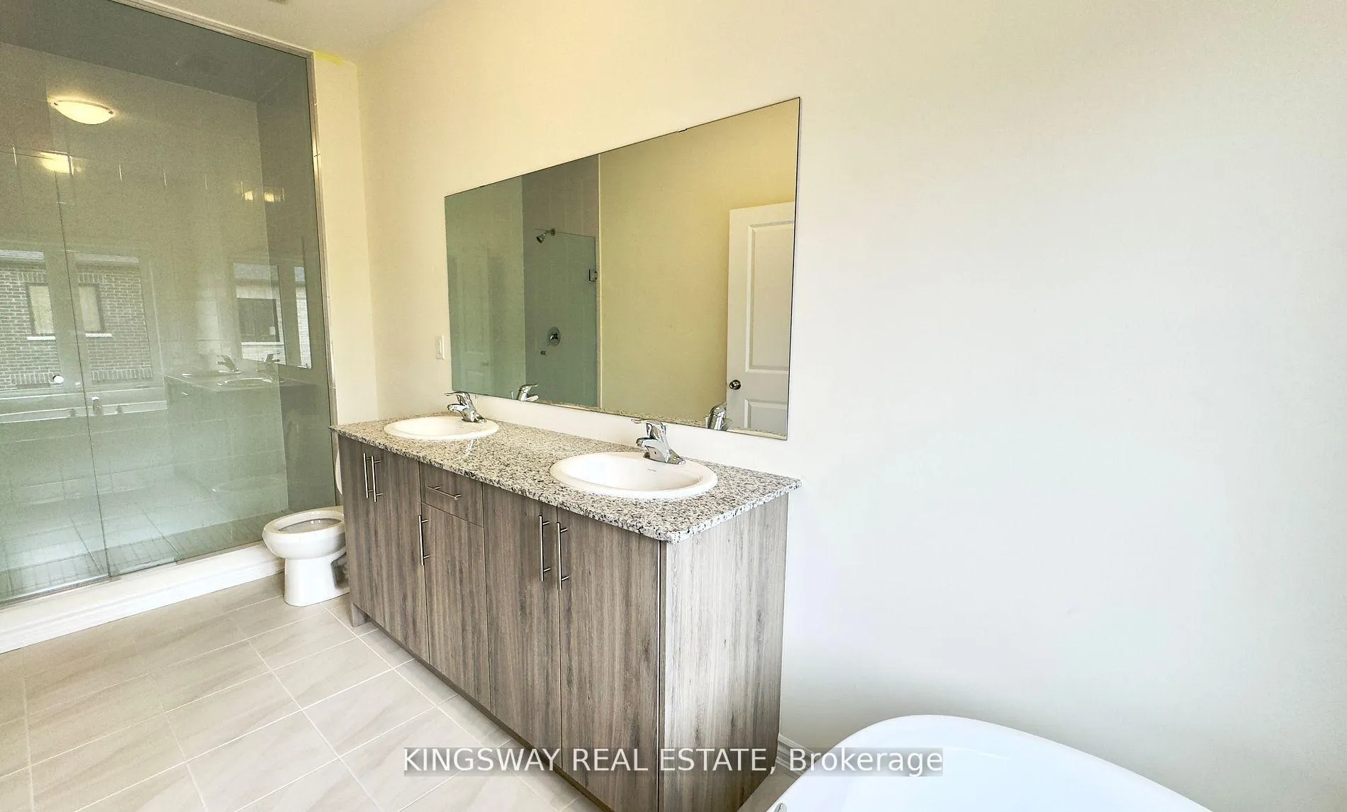 Photo 13 of 16 Blick Crescent, Aurora, Bayview Northeast — HOMEH