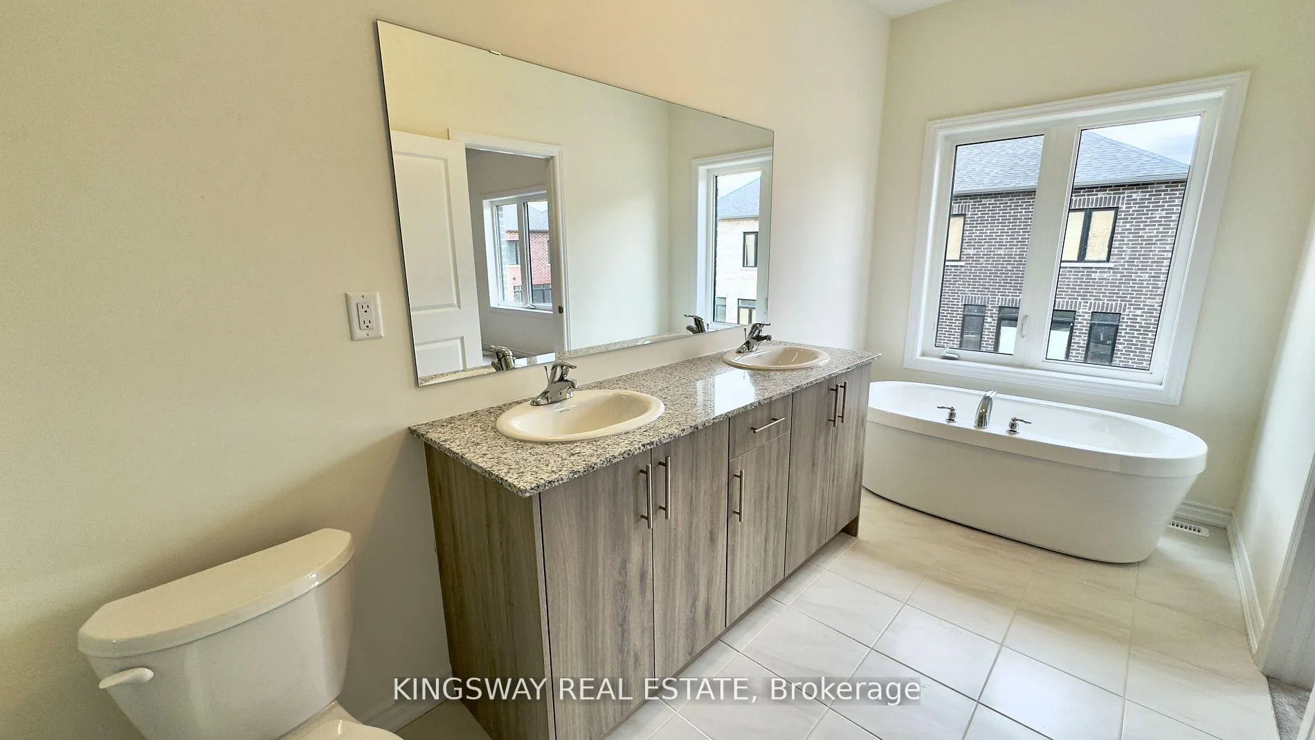 Photo 14 of 16 Blick Crescent, Aurora, Bayview Northeast — HOMEH
