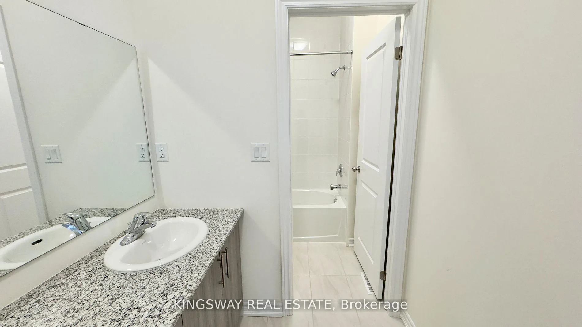Photo 18 of 16 Blick Crescent, Aurora, Bayview Northeast — HOMEH