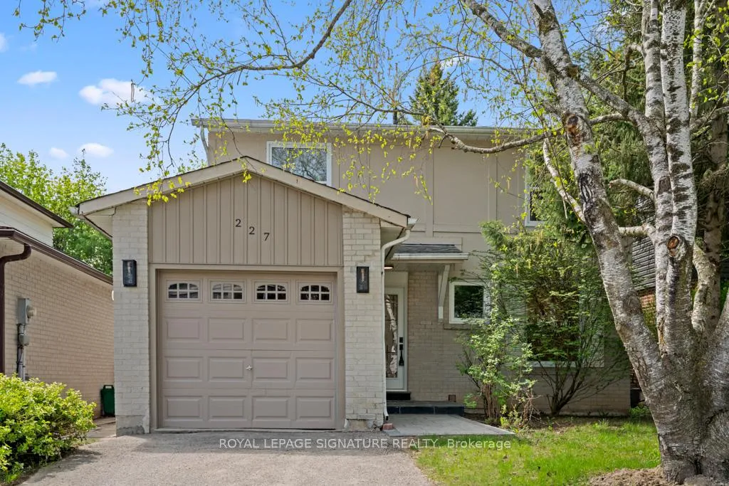 Photo 3 of 227 Thoms Crescent, Newmarket, Central Newmarket — HOMEH