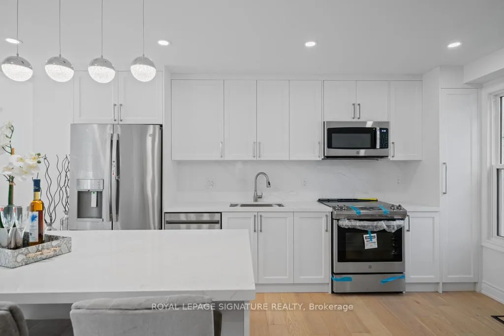 Photo 4 of 227 Thoms Crescent, Newmarket, Central Newmarket — HOMEH