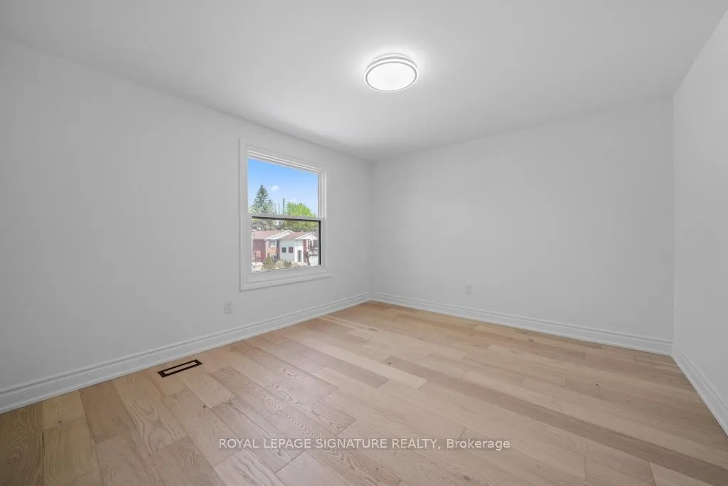 Photo 18 of 227 Thoms Crescent, Newmarket, Central Newmarket — HOMEH