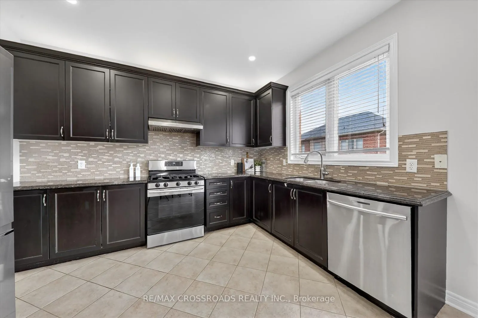Photo 18 of 10 Sedore Street, Markham, Greensborough — HOMEH