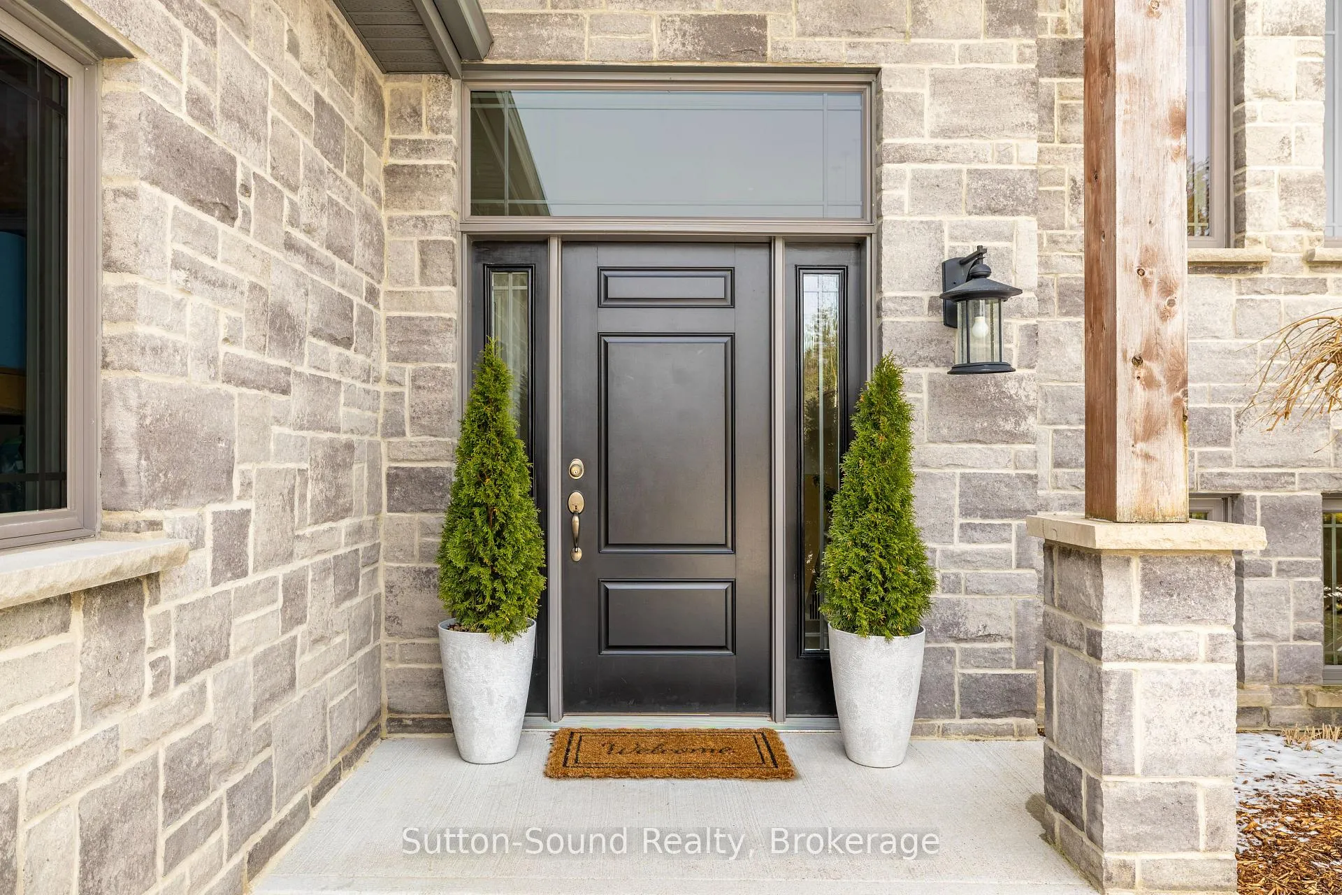 Photo 2 of 202 Meredith Way, Chatsworth — HOMEH