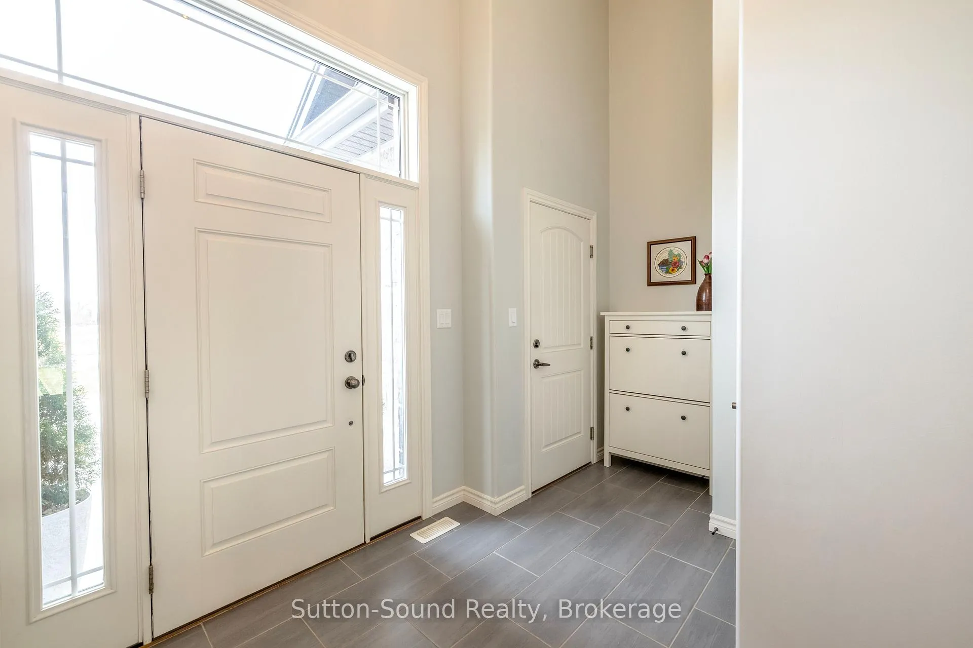Photo 3 of 202 Meredith Way, Chatsworth — HOMEH