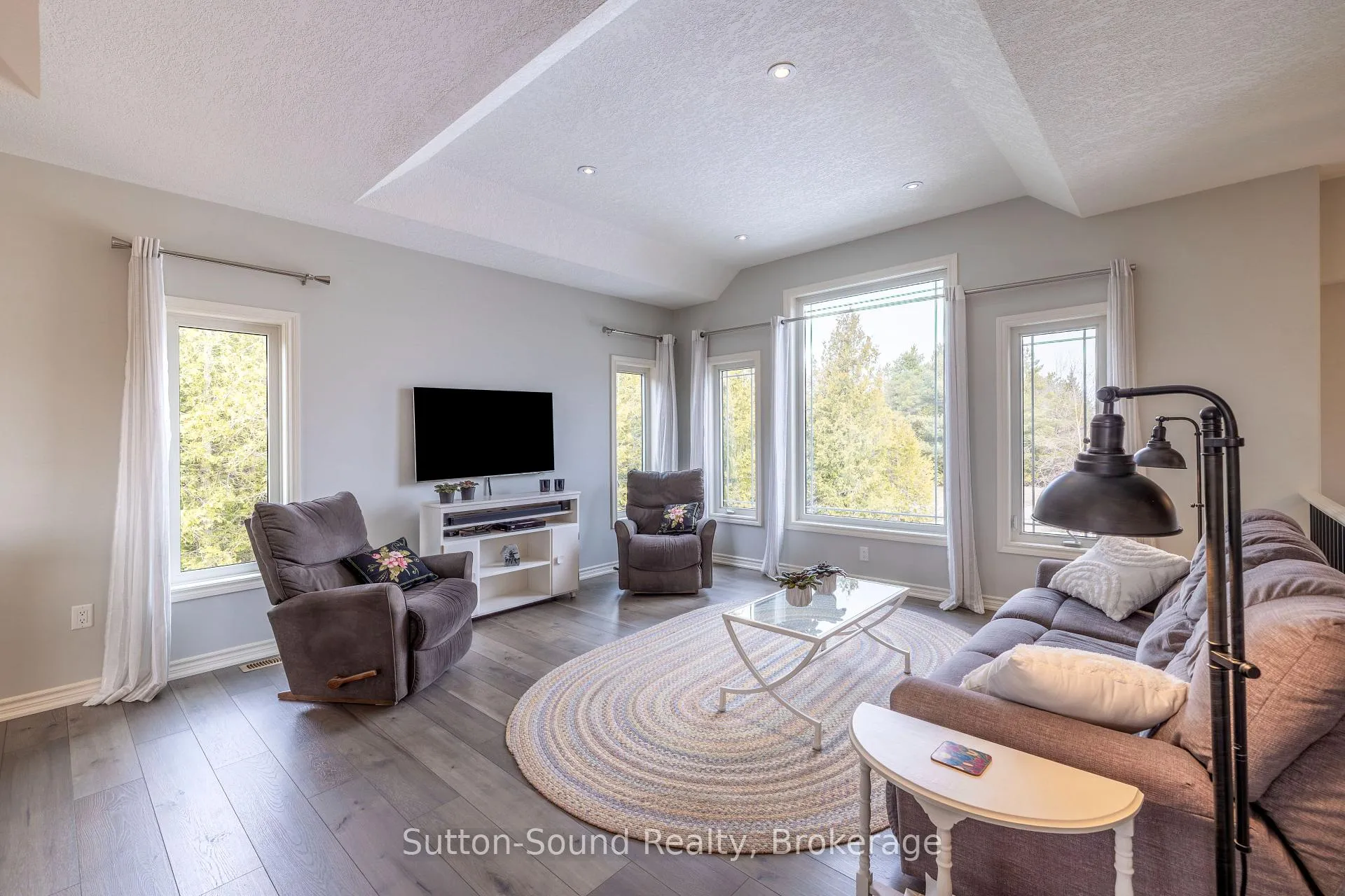 Photo 7 of 202 Meredith Way, Chatsworth — HOMEH