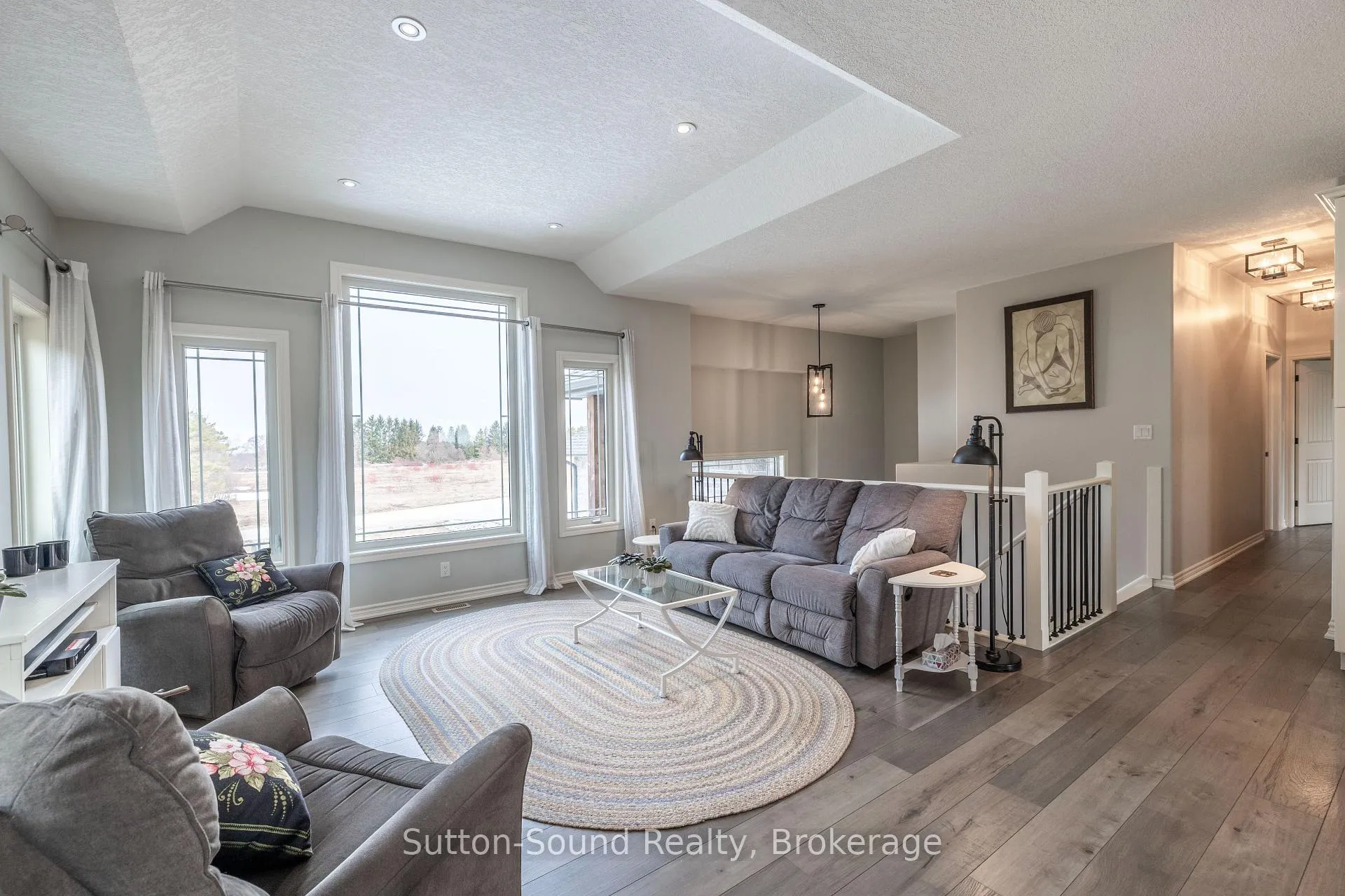 Photo 8 of 202 Meredith Way, Chatsworth — HOMEH
