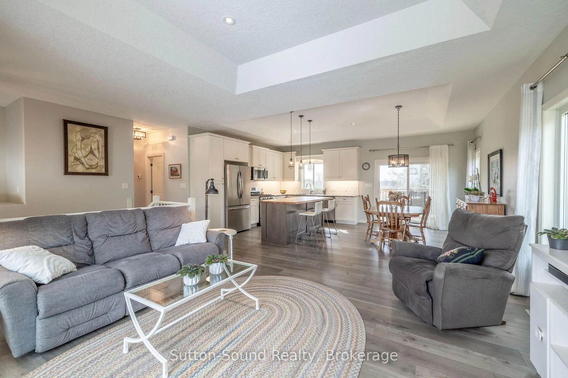 Photo 9 of 202 Meredith Way, Chatsworth — HOMEH