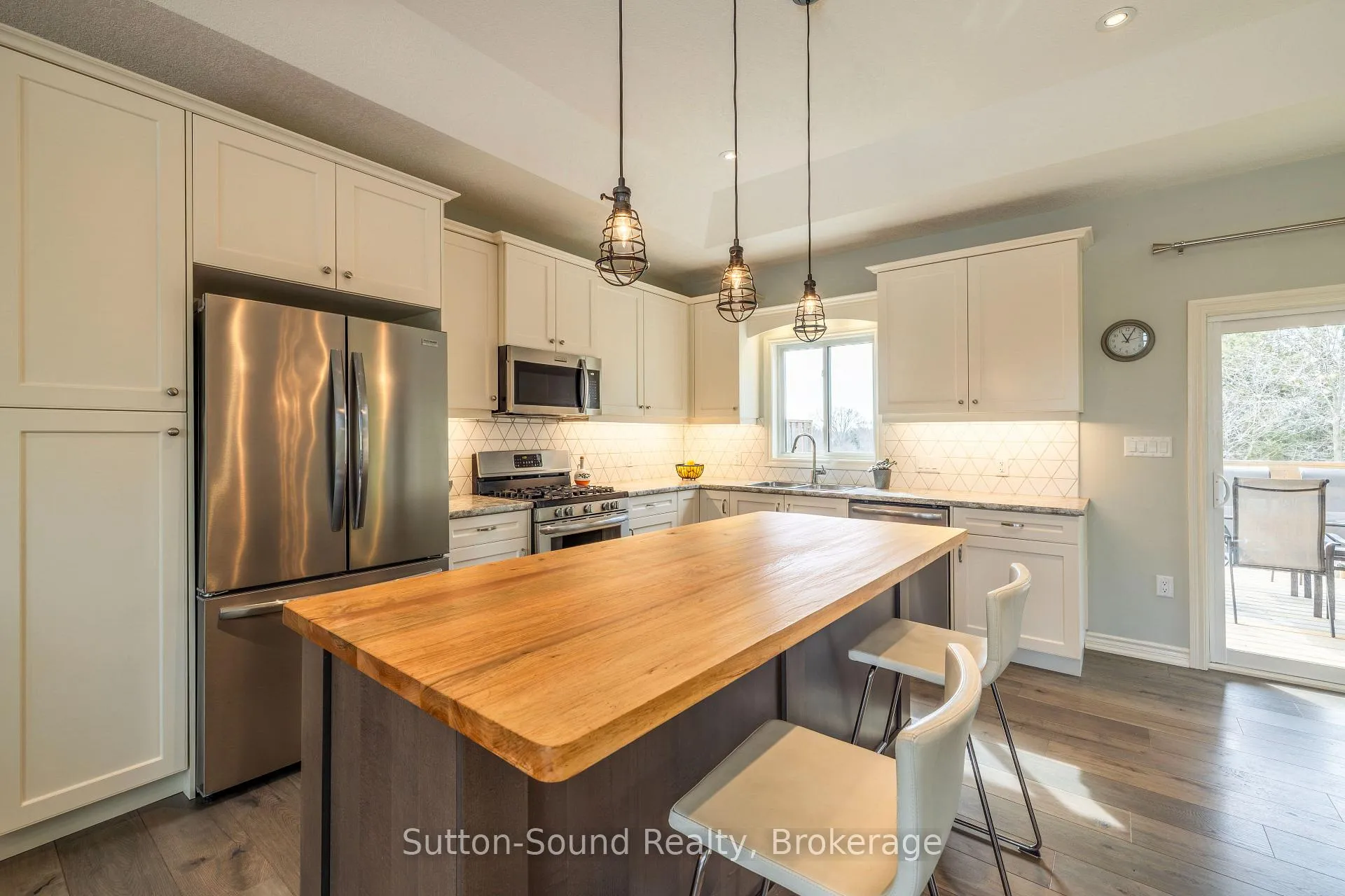 Photo 13 of 202 Meredith Way, Chatsworth — HOMEH