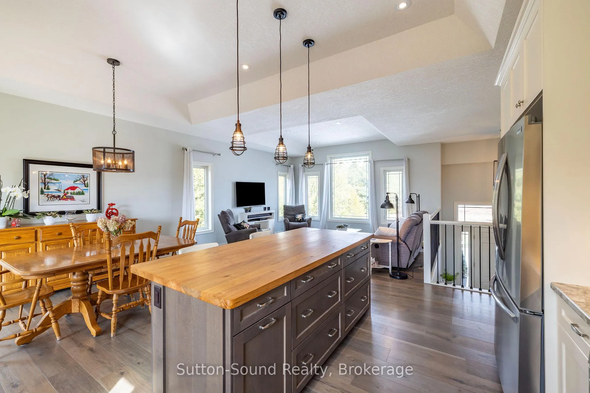 Photo 14 of 202 Meredith Way, Chatsworth — HOMEH