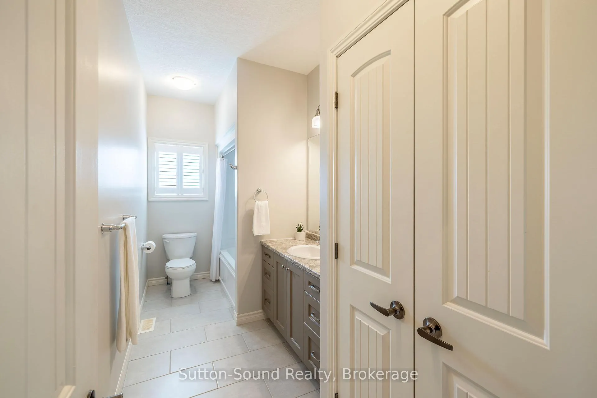 Photo 22 of 202 Meredith Way, Chatsworth — HOMEH