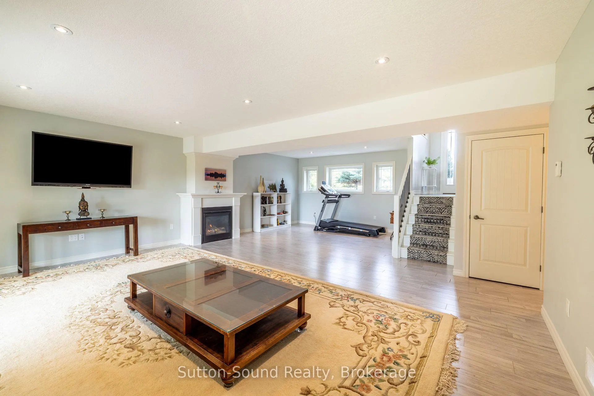 Photo 23 of 202 Meredith Way, Chatsworth — HOMEH