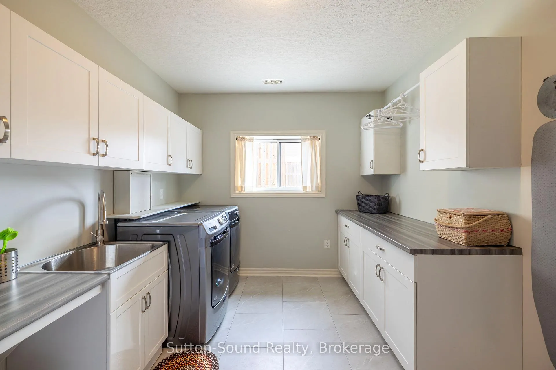 Photo 29 of 202 Meredith Way, Chatsworth — HOMEH