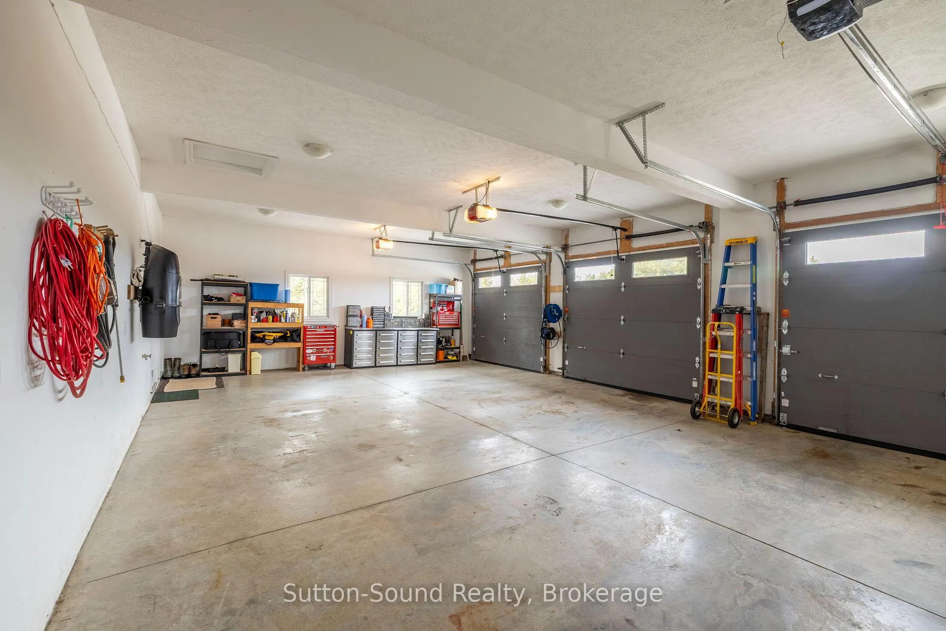 Photo 32 of 202 Meredith Way, Chatsworth — HOMEH