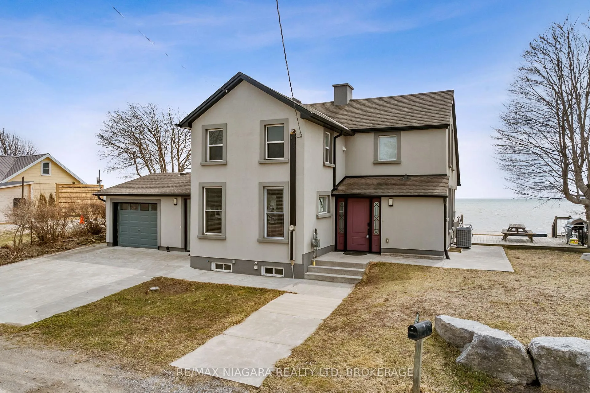 Front of 2952 North Shore (Regional Rd 3) Drive E