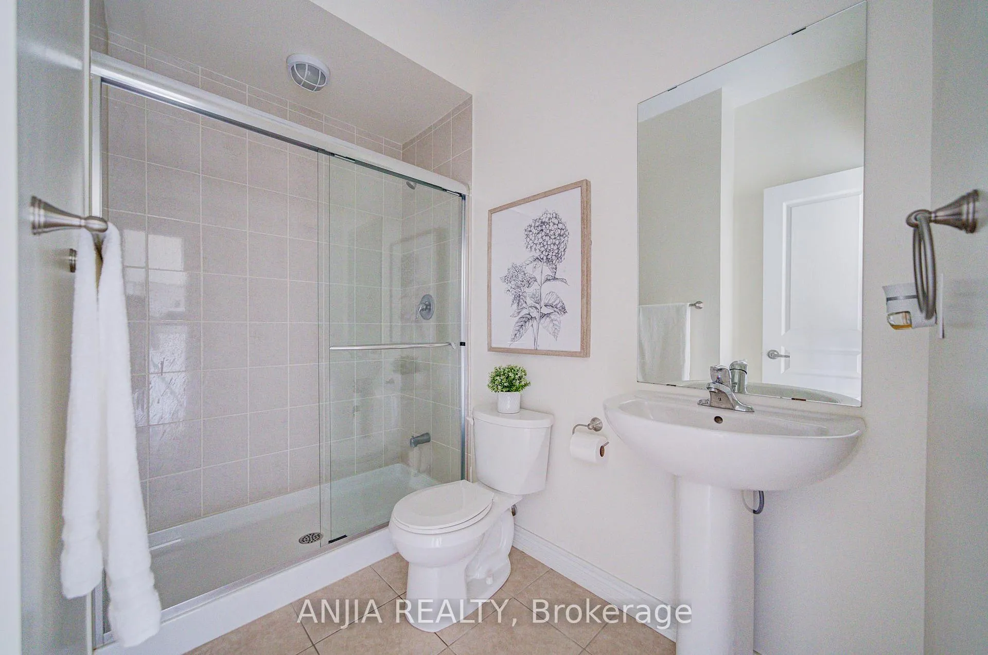 Photo 12 of 9349 Kennedy Road, Markham, Berczy — HOMEH