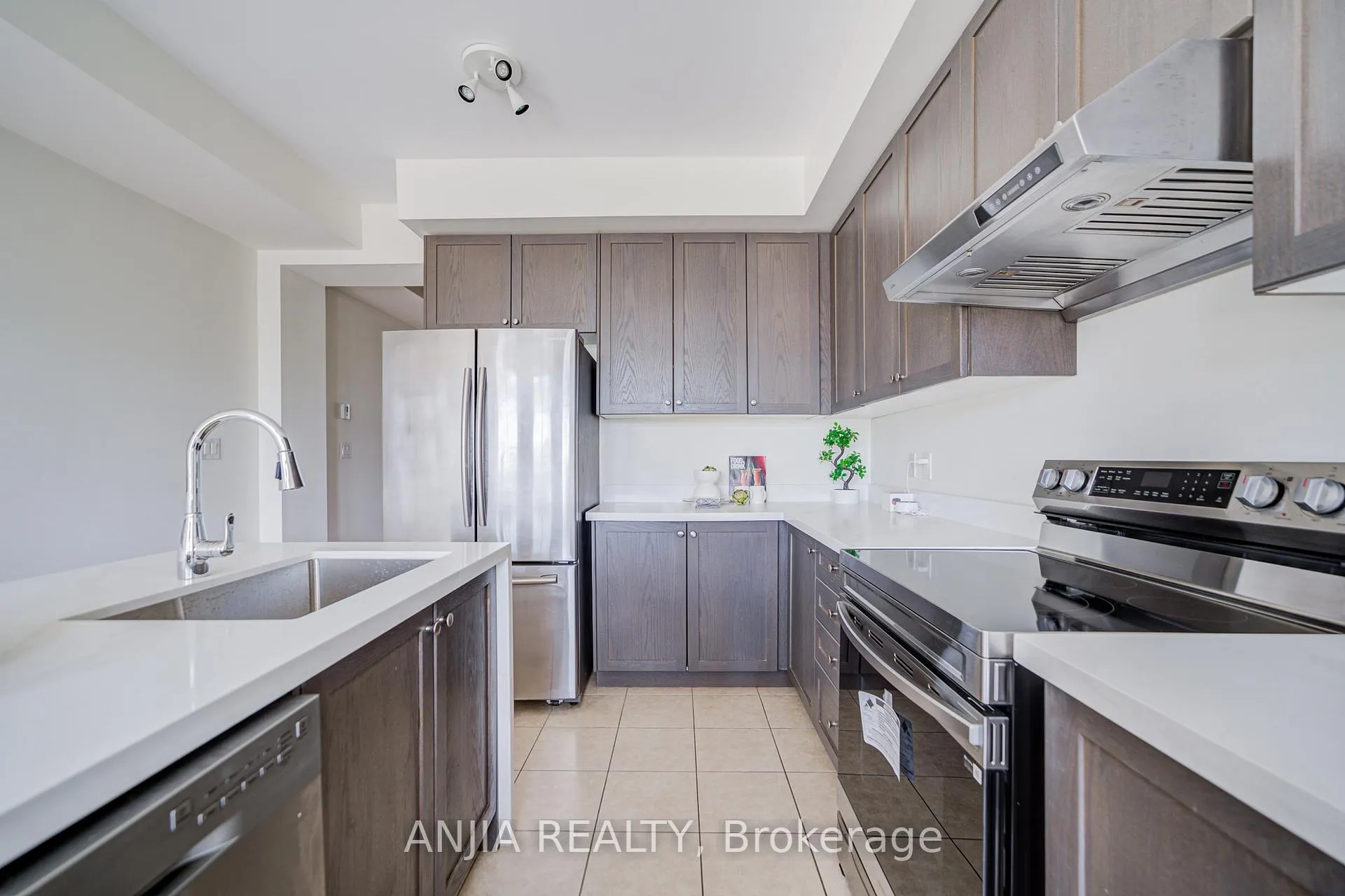 Photo 18 of 9349 Kennedy Road, Markham, Berczy — HOMEH