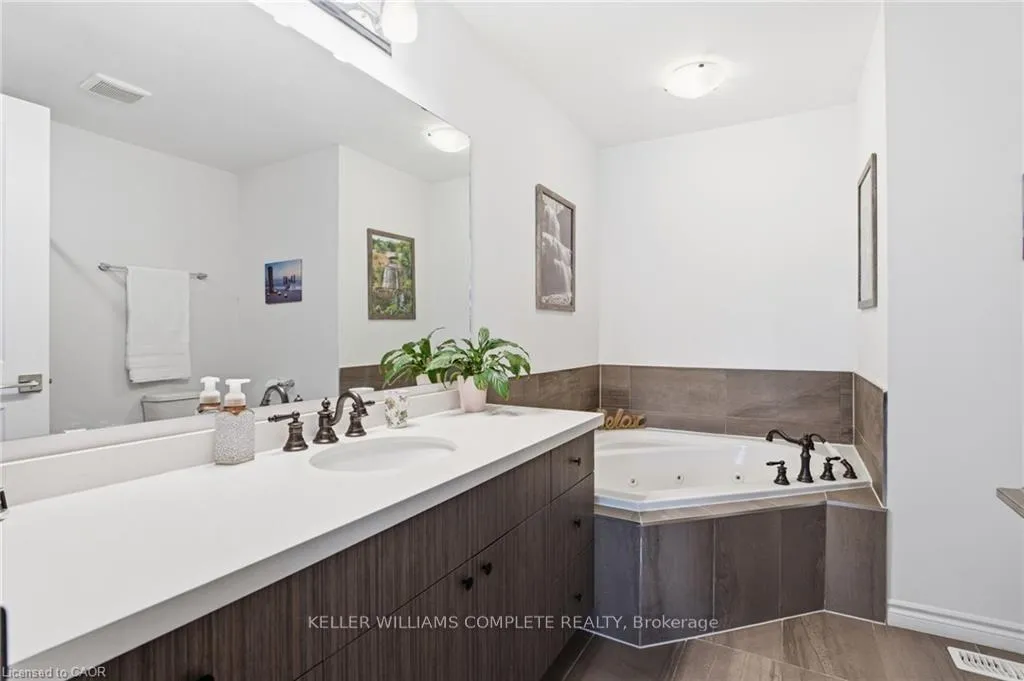 Photo 14 of Unit 31, 30 Times Square Boulevard, Hamilton, Stoney Creek Mountain — HOMEH