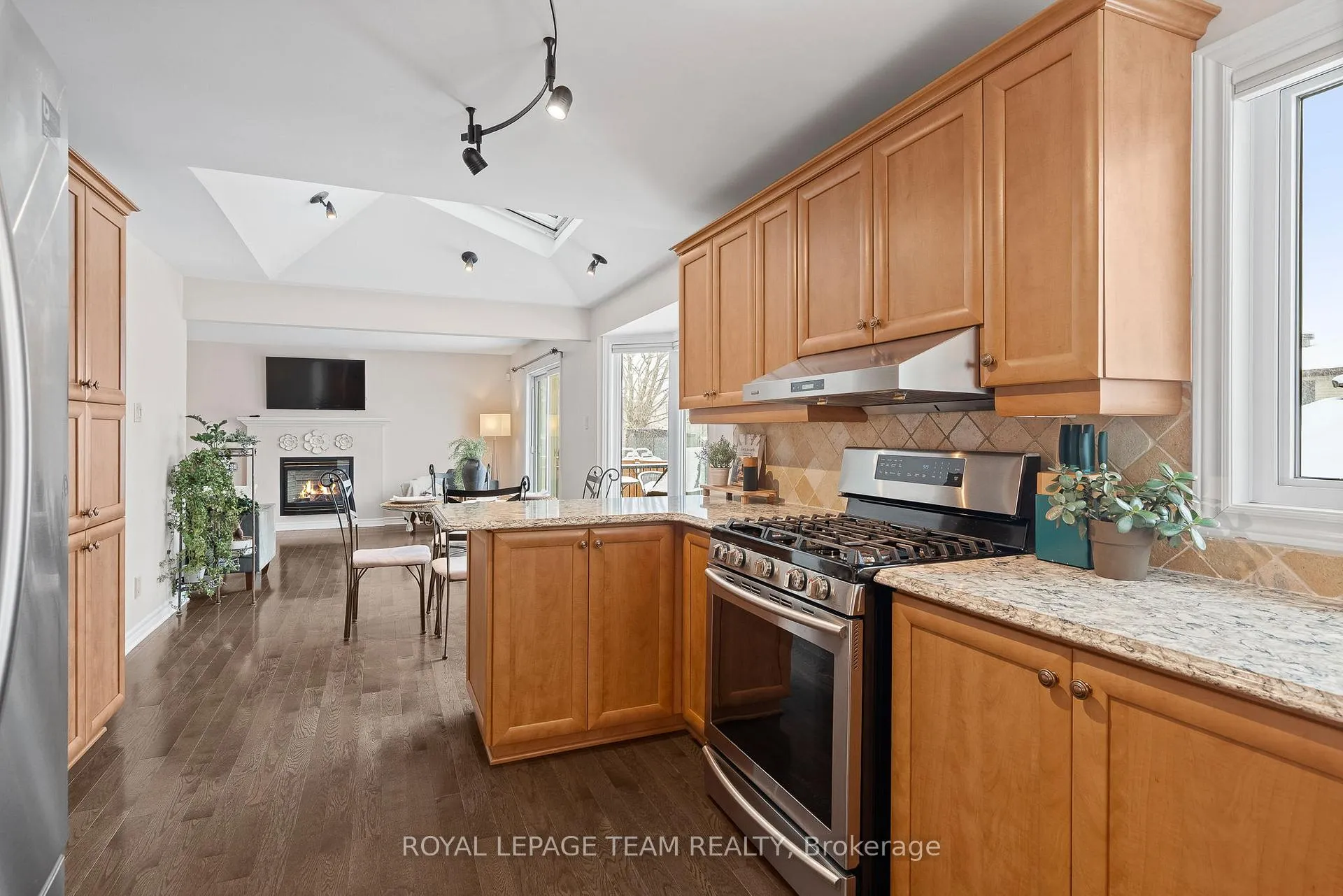 Photo 11 of 15 Wellfleet Crescent, Ottawa, Barrhaven - Cedargrove/Fraserdale — HOMEH