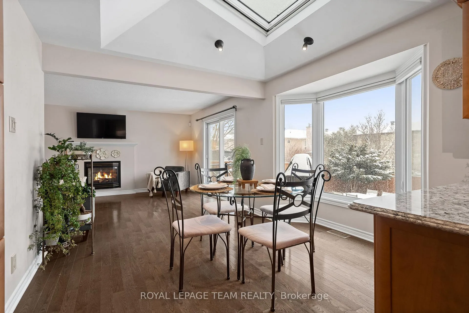 Photo 13 of 15 Wellfleet Crescent, Ottawa, Barrhaven - Cedargrove/Fraserdale — HOMEH