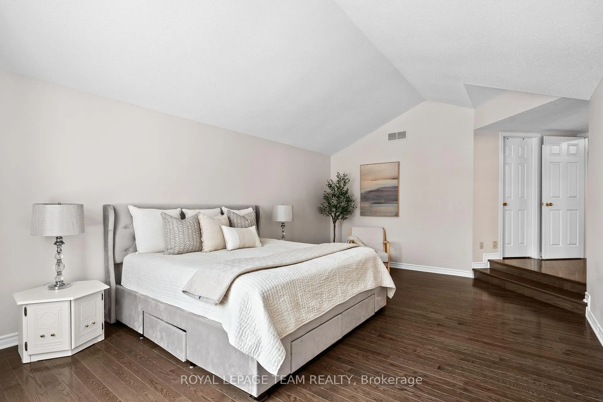 Photo 23 of 15 Wellfleet Crescent, Ottawa, Barrhaven - Cedargrove/Fraserdale — HOMEH