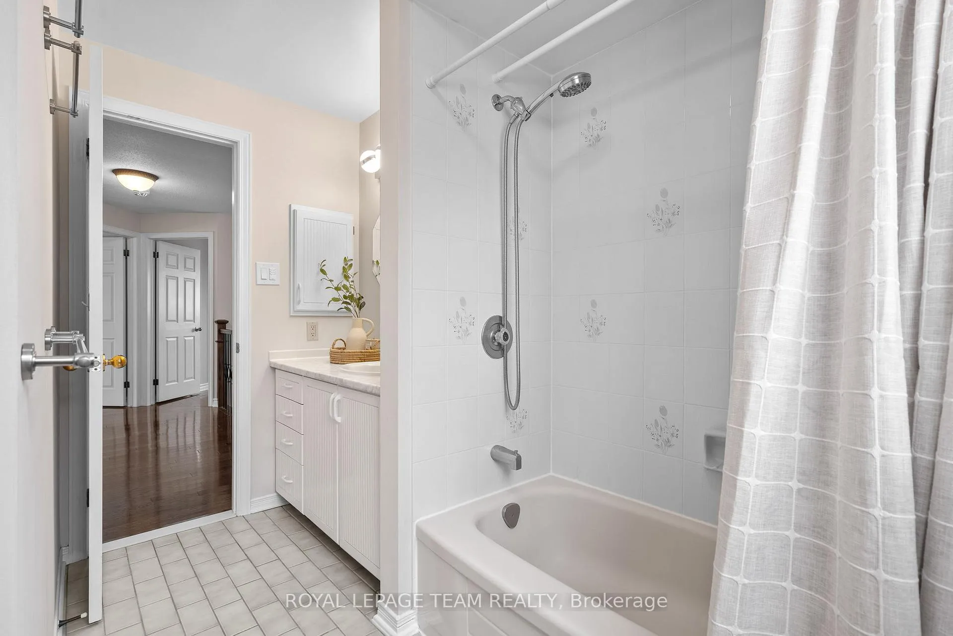 Photo 34 of 15 Wellfleet Crescent, Ottawa, Barrhaven - Cedargrove/Fraserdale — HOMEH