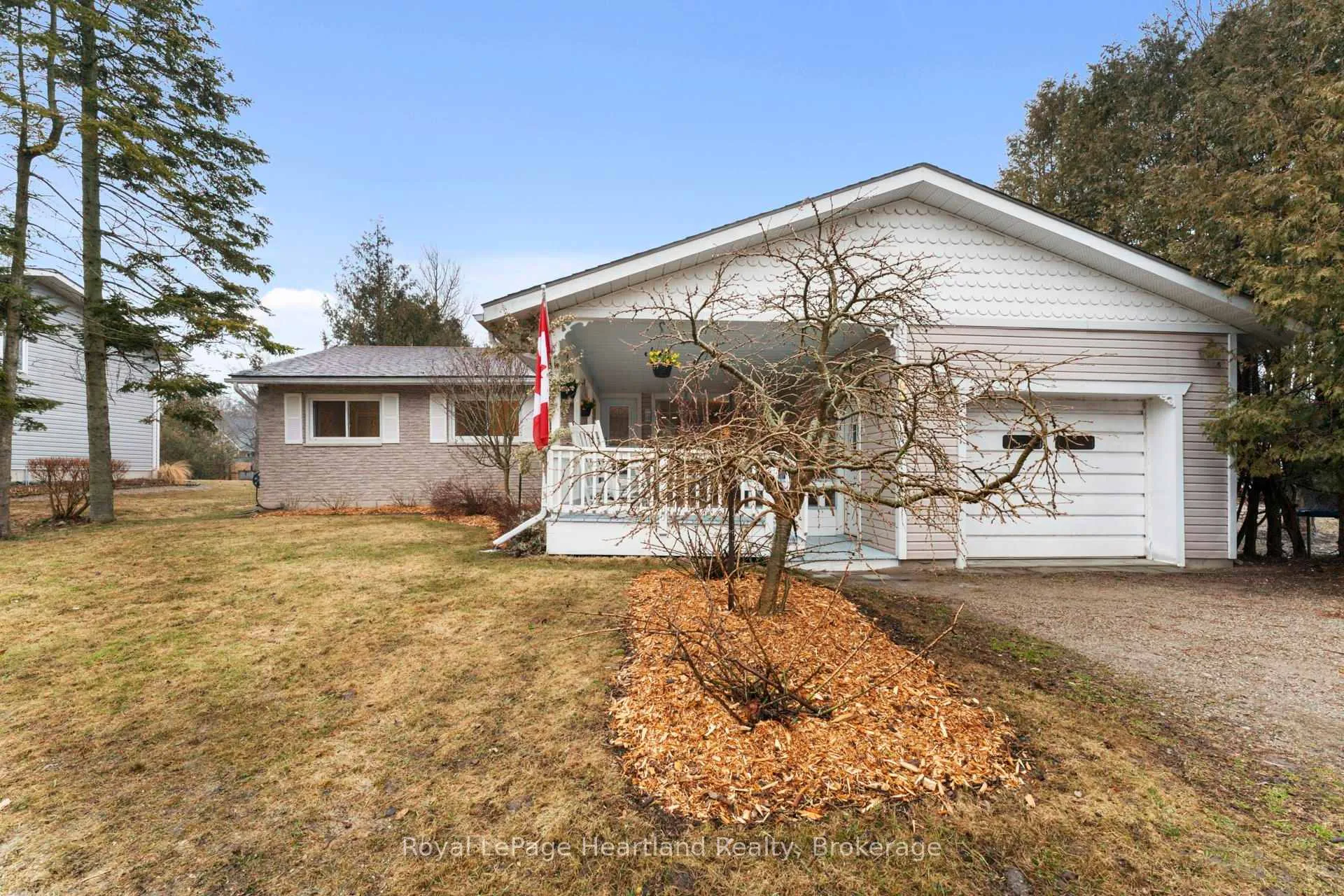 Photo 1 of 209 Cedar Close, Huron-Kinloss — HOMEH