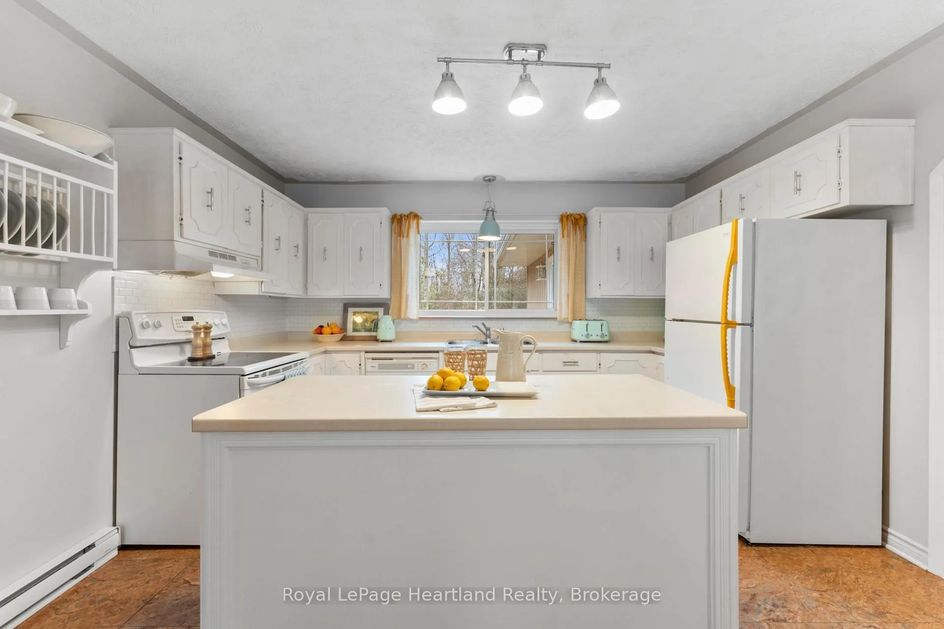 Photo 9 of 209 Cedar Close, Huron-Kinloss — HOMEH