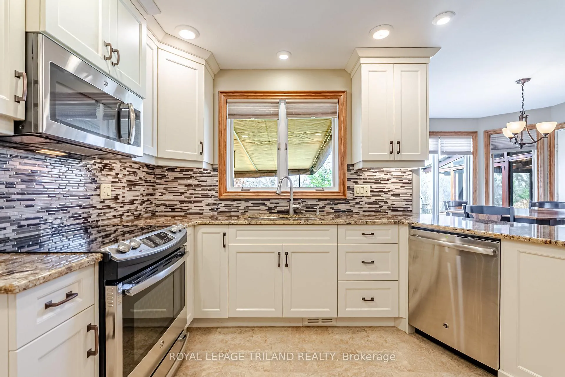 Photo 13 of 28 Sinclair Crescent, Aylmer — HOMEH