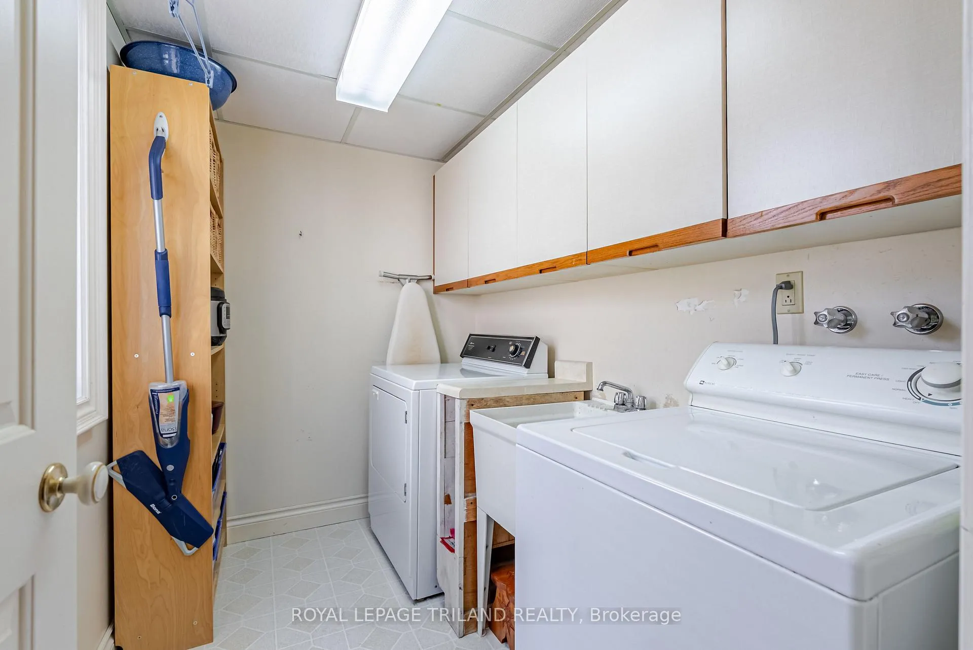 Photo 19 of 28 Sinclair Crescent, Aylmer — HOMEH