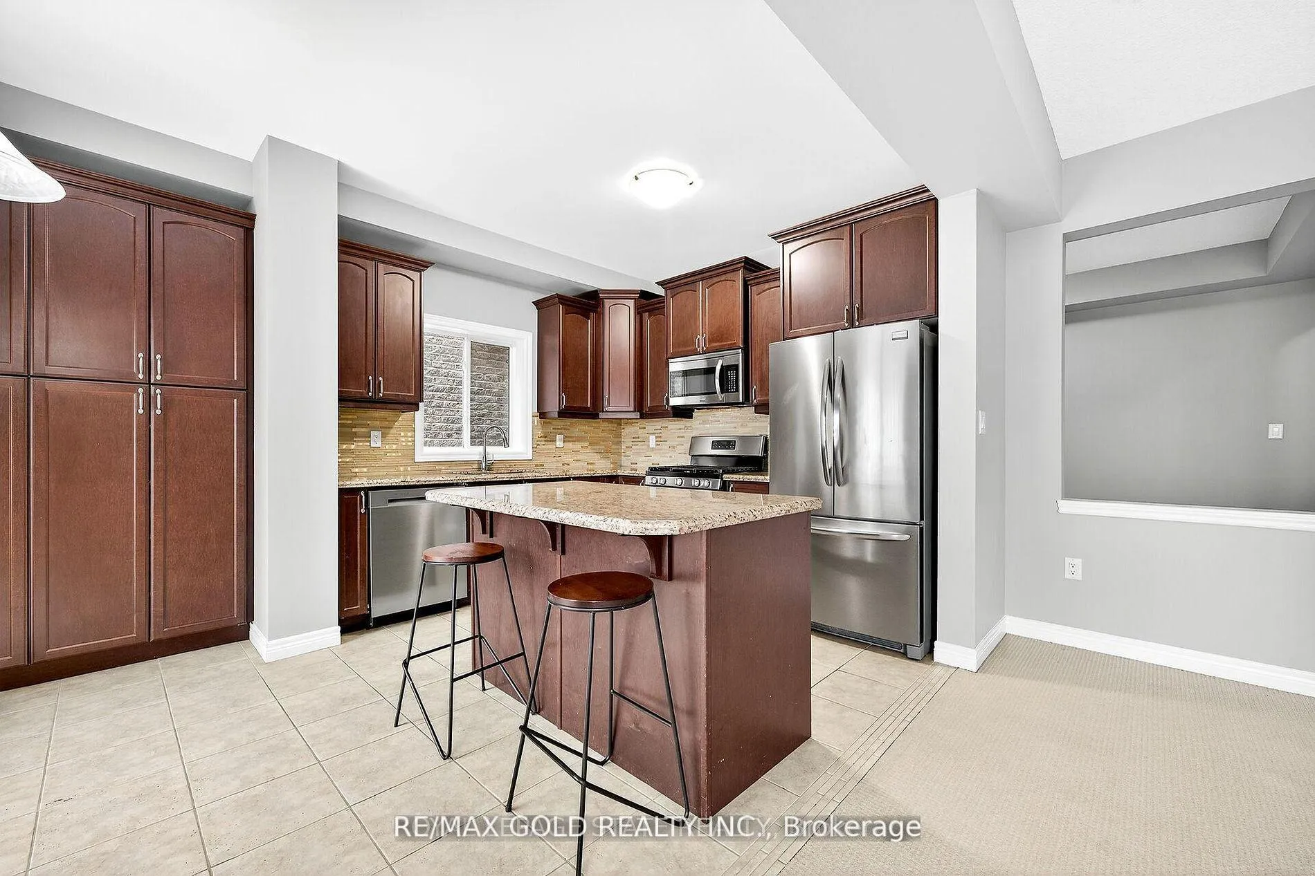 Photo 3 of 61 Irwin Avenue, Hamilton, Ancaster — HOMEH