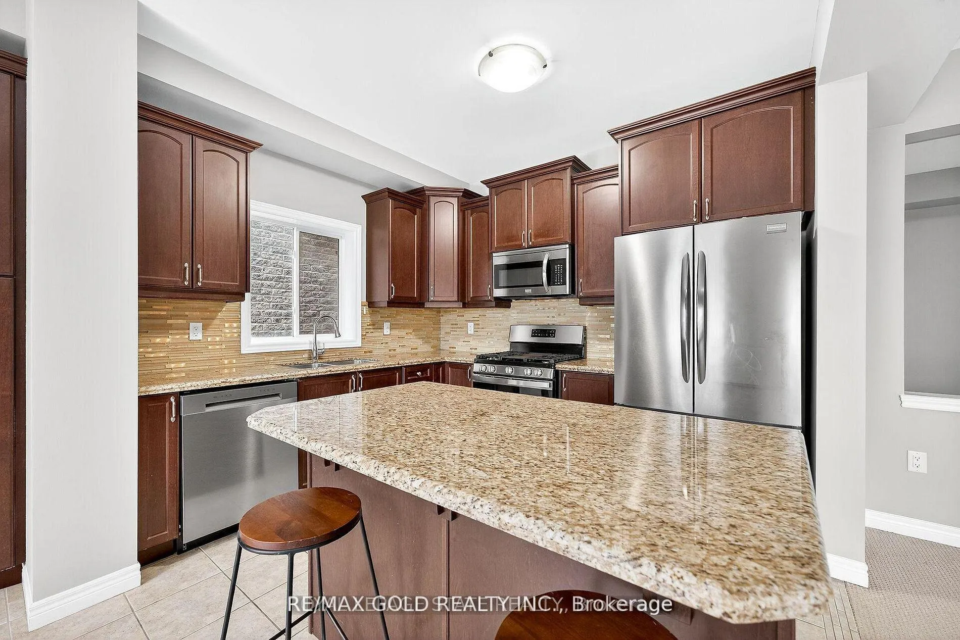 Photo 4 of 61 Irwin Avenue, Hamilton, Ancaster — HOMEH