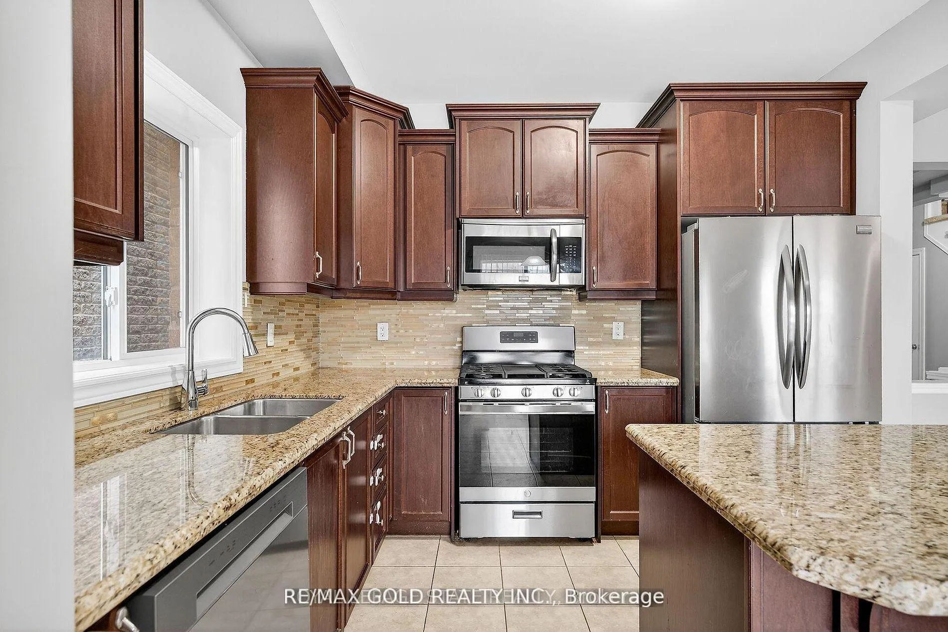 Photo 5 of 61 Irwin Avenue, Hamilton, Ancaster — HOMEH
