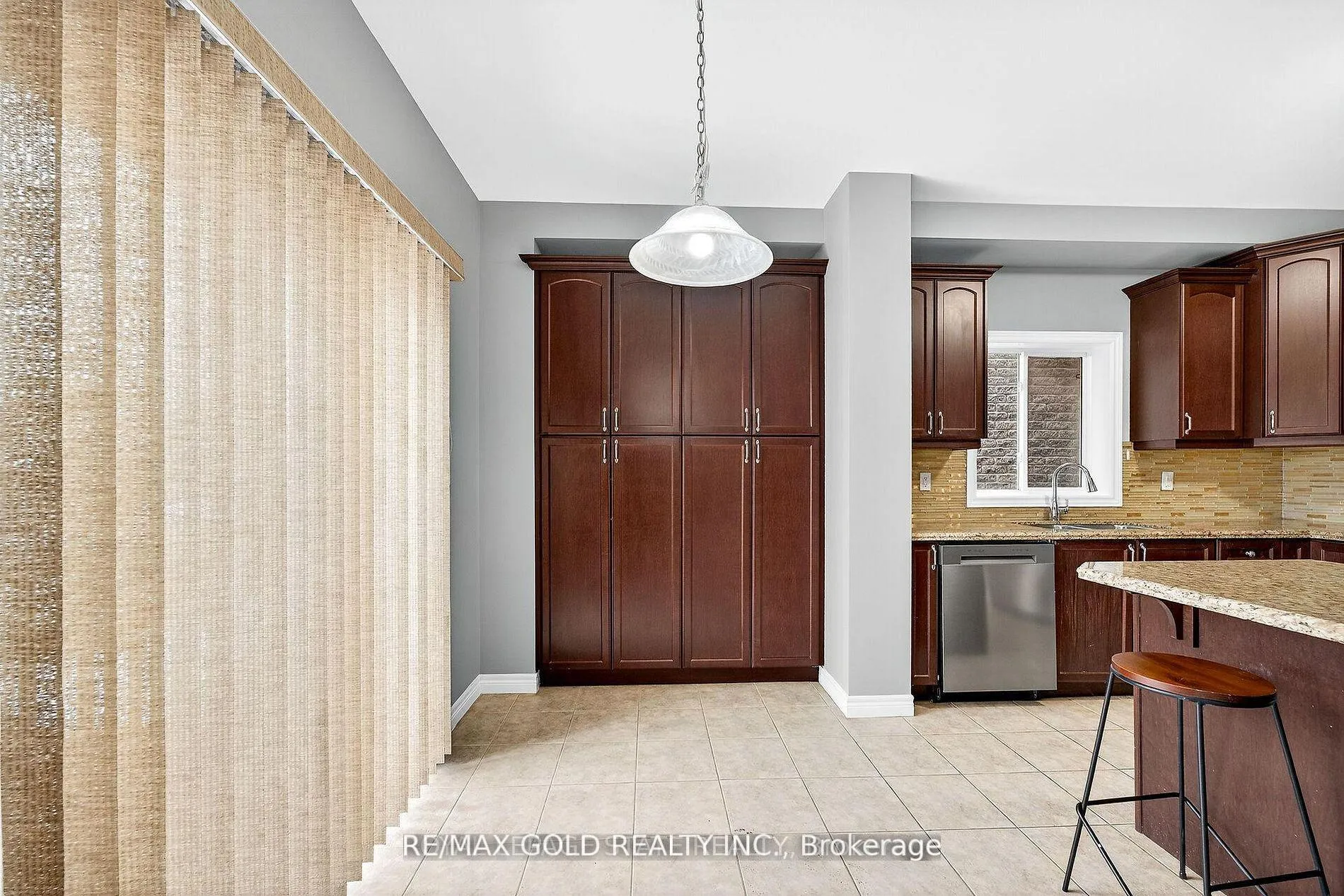 Photo 7 of 61 Irwin Avenue, Hamilton, Ancaster — HOMEH
