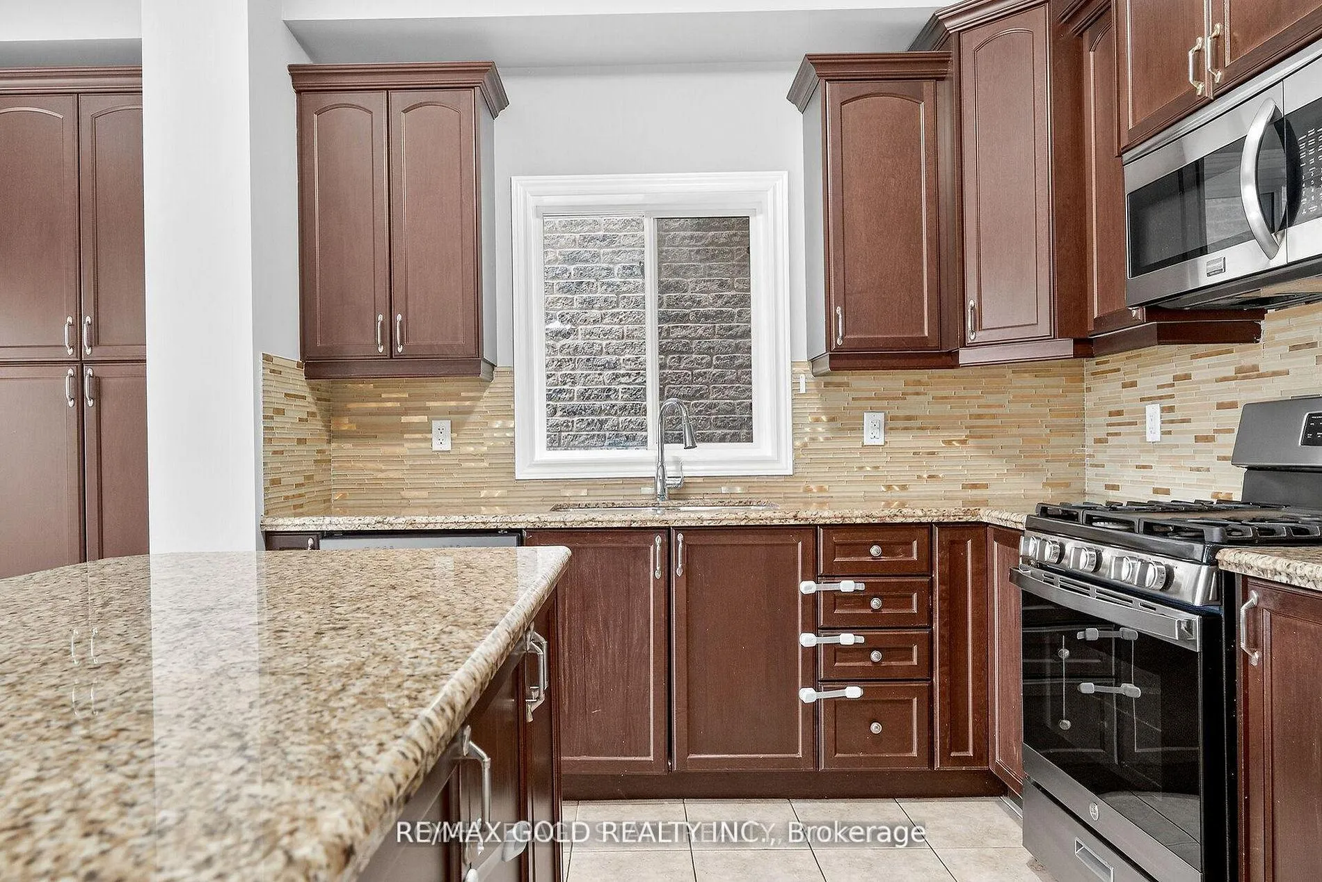 Photo 9 of 61 Irwin Avenue, Hamilton, Ancaster — HOMEH