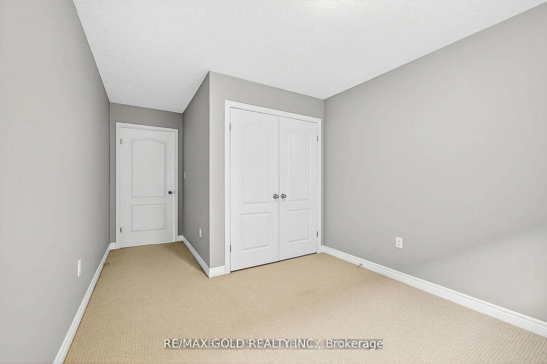 Photo 15 of 61 Irwin Avenue, Hamilton, Ancaster — HOMEH