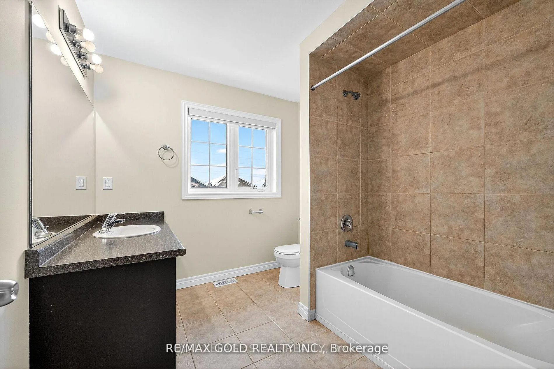 Photo 22 of 61 Irwin Avenue, Hamilton, Ancaster — HOMEH