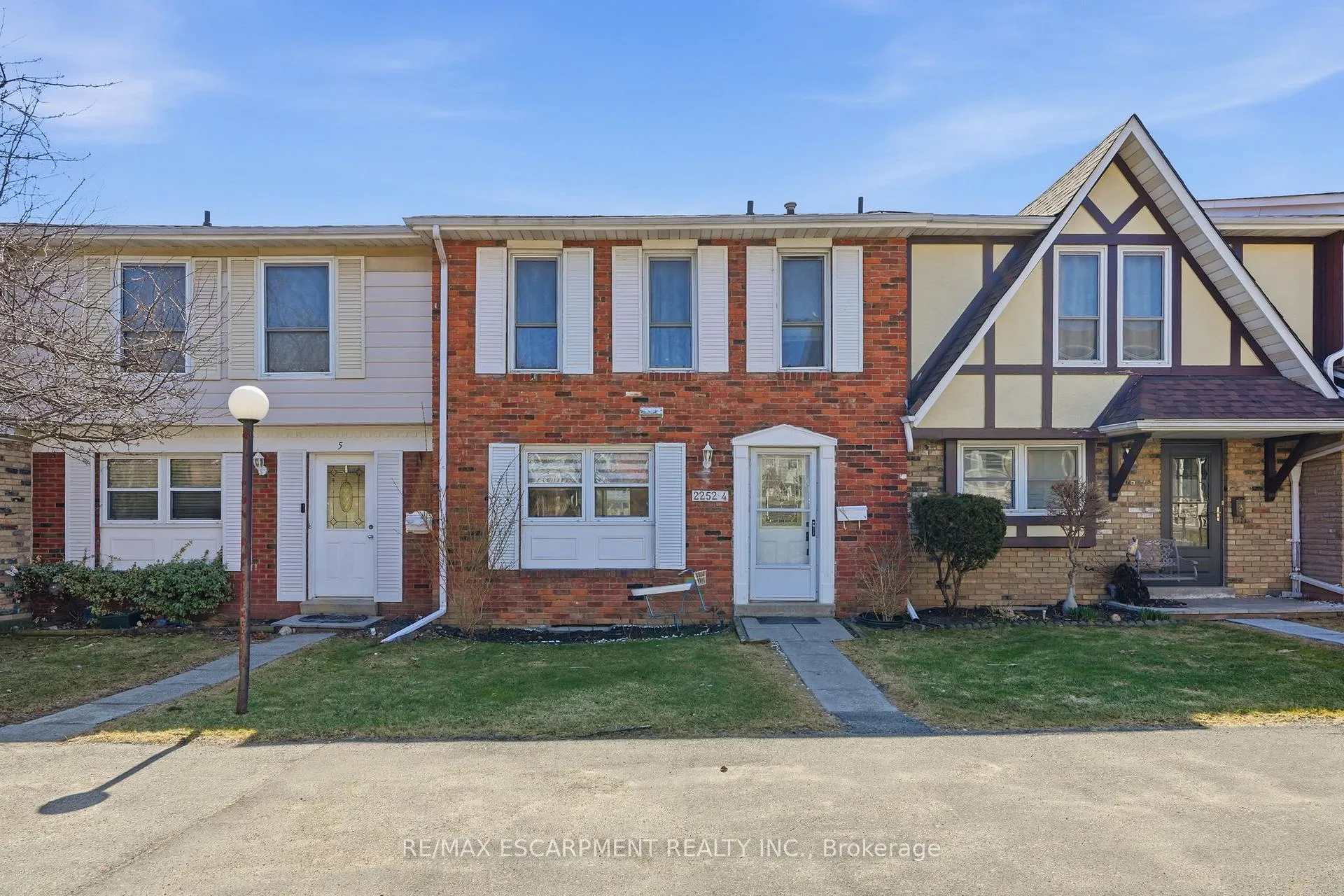 Photo 1 of Unit 4, 2252 Upper Middle Road, Burlington, Brant Hills — HOMEH