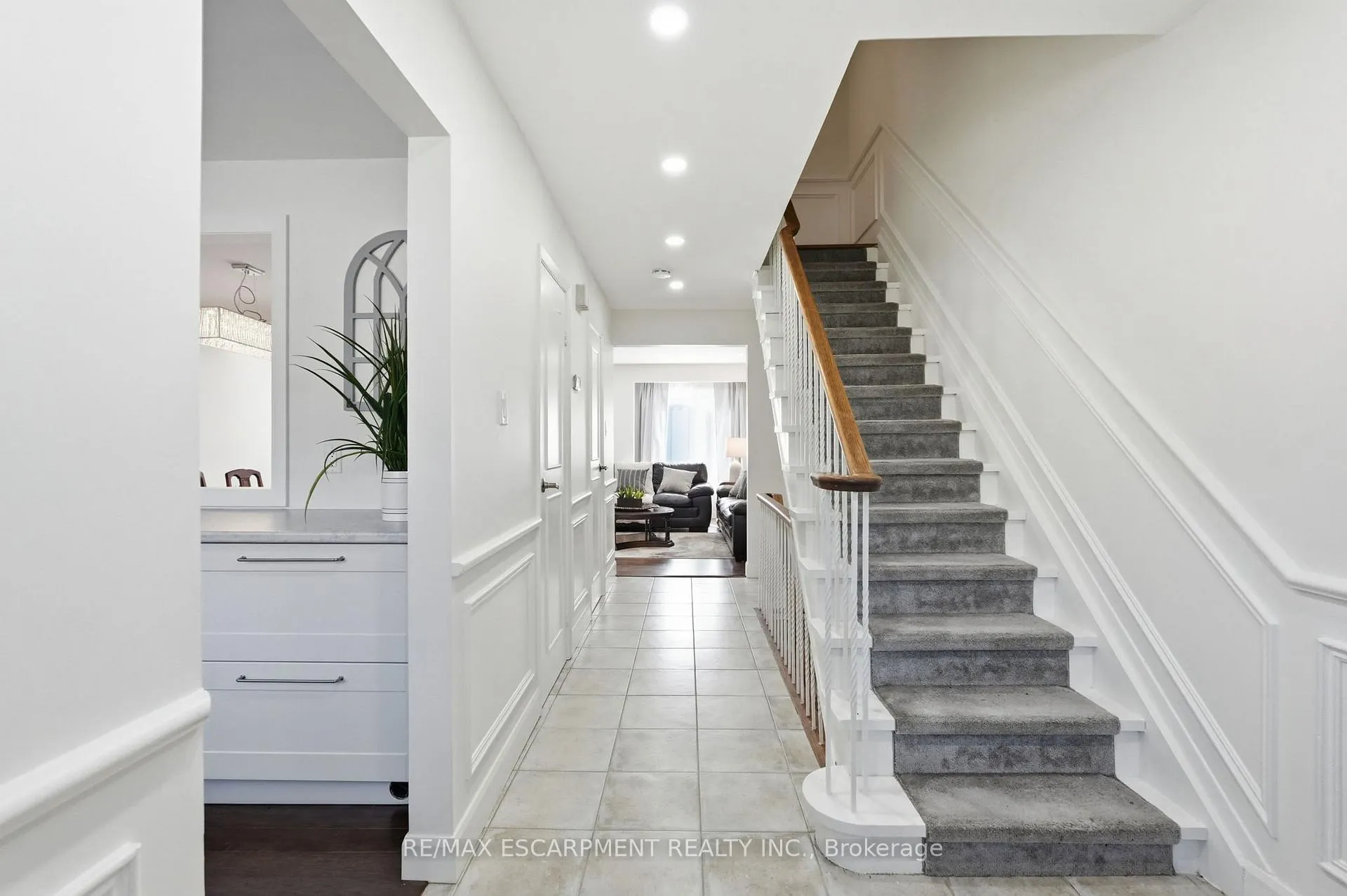 Photo 4 of Unit 4, 2252 Upper Middle Road, Burlington, Brant Hills — HOMEH