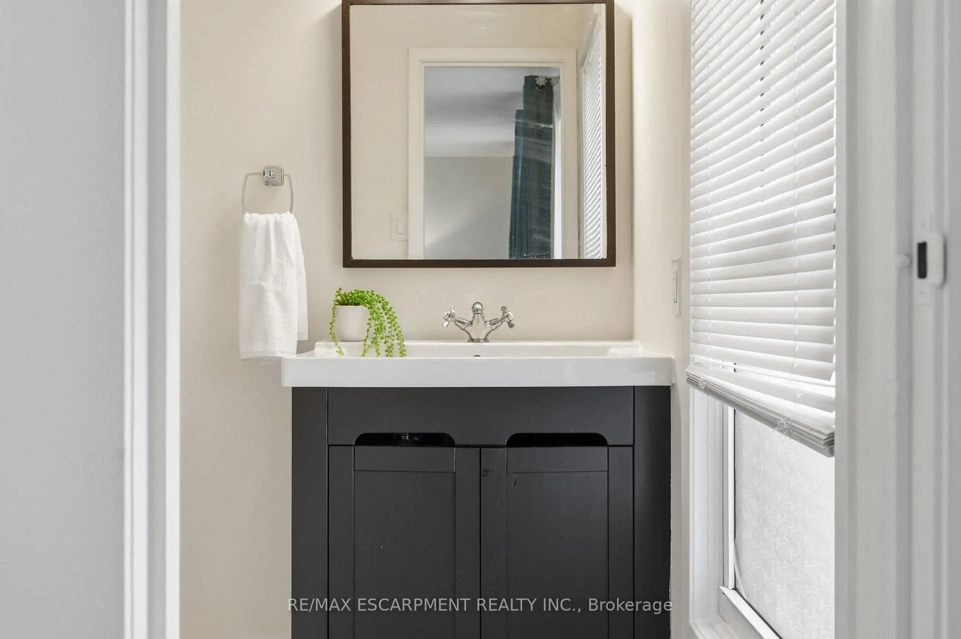 Photo 20 of Unit 4, 2252 Upper Middle Road, Burlington, Brant Hills — HOMEH