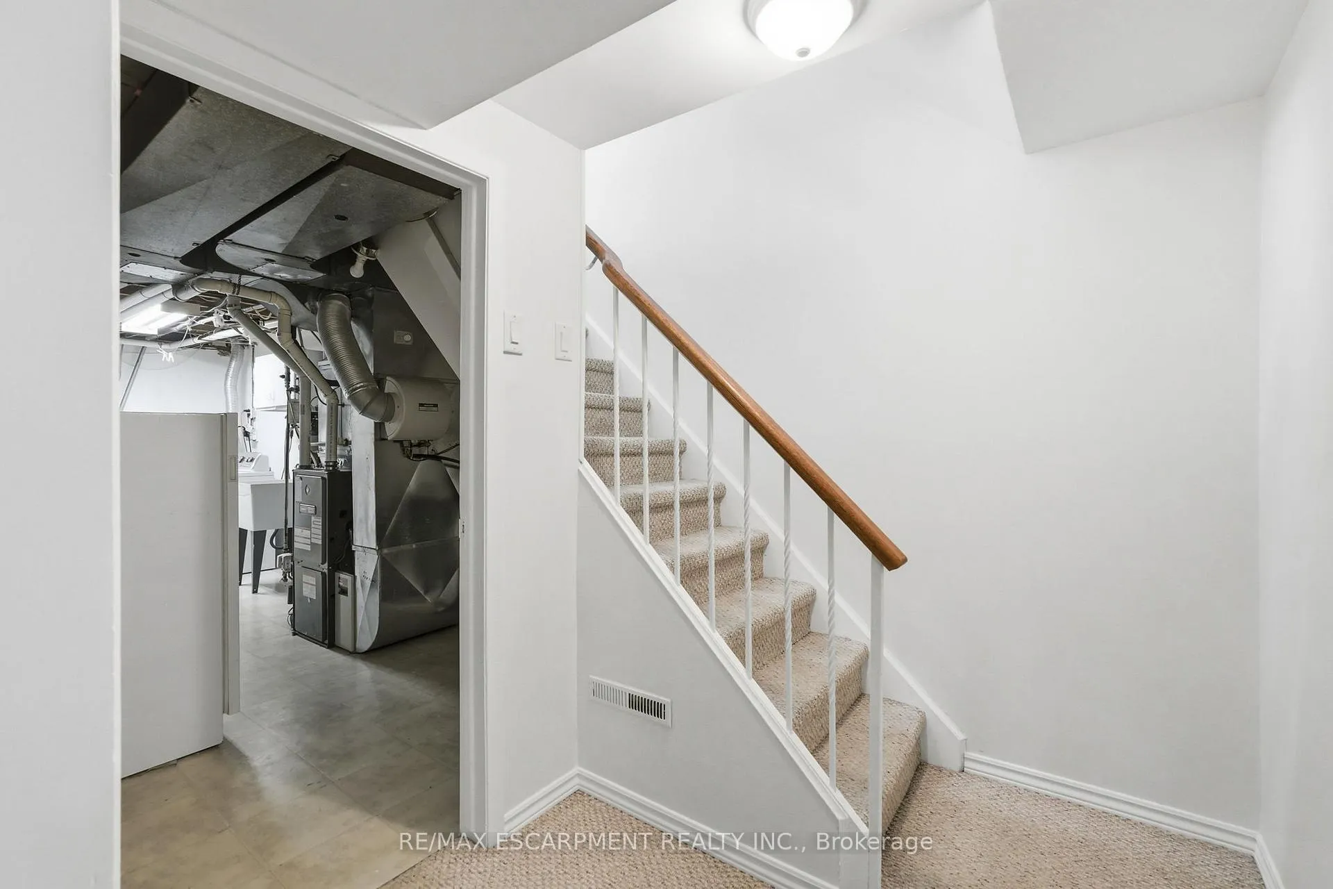 Photo 26 of Unit 4, 2252 Upper Middle Road, Burlington, Brant Hills — HOMEH