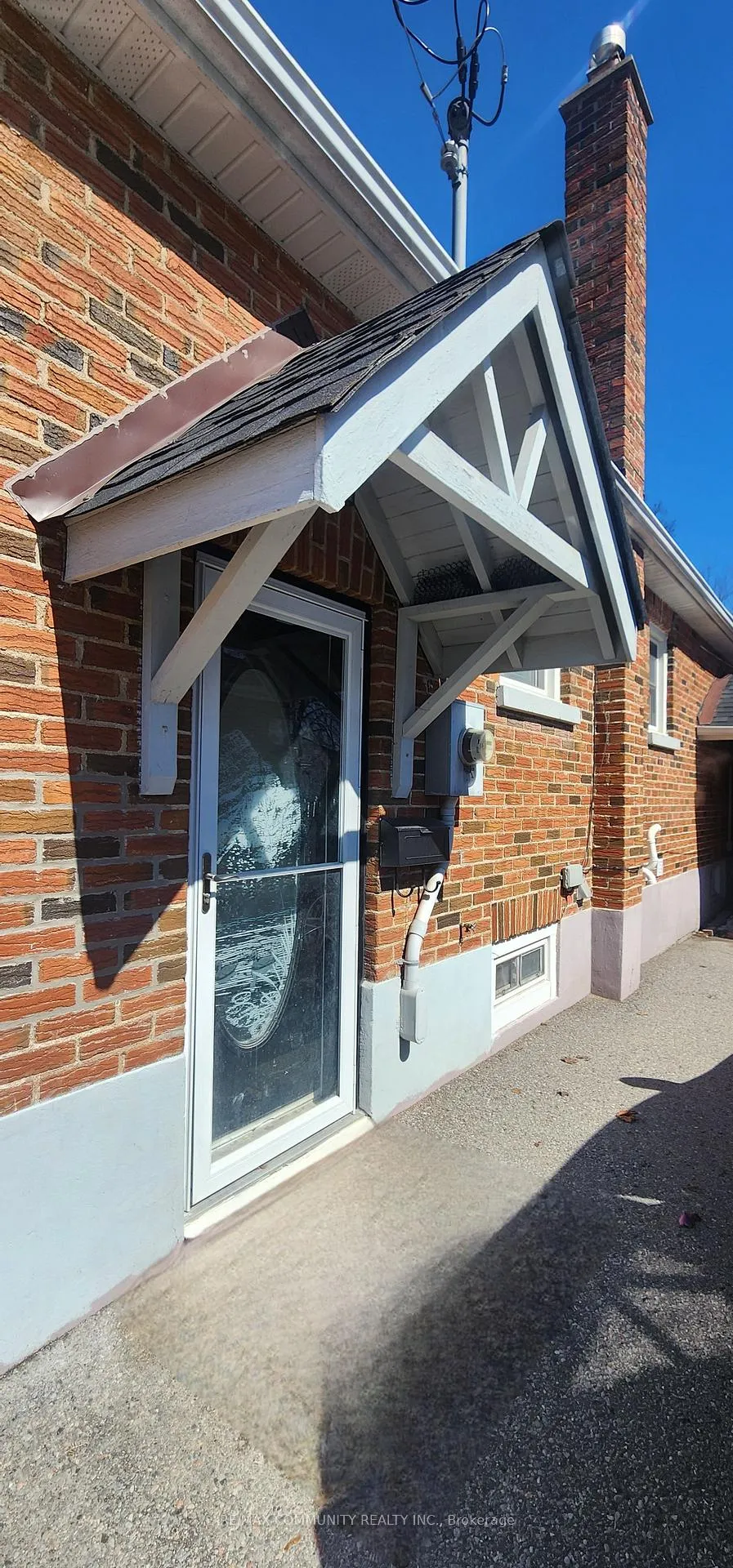 Photo 2 of 859 Mary Street, Oshawa, Centennial — HOMEH