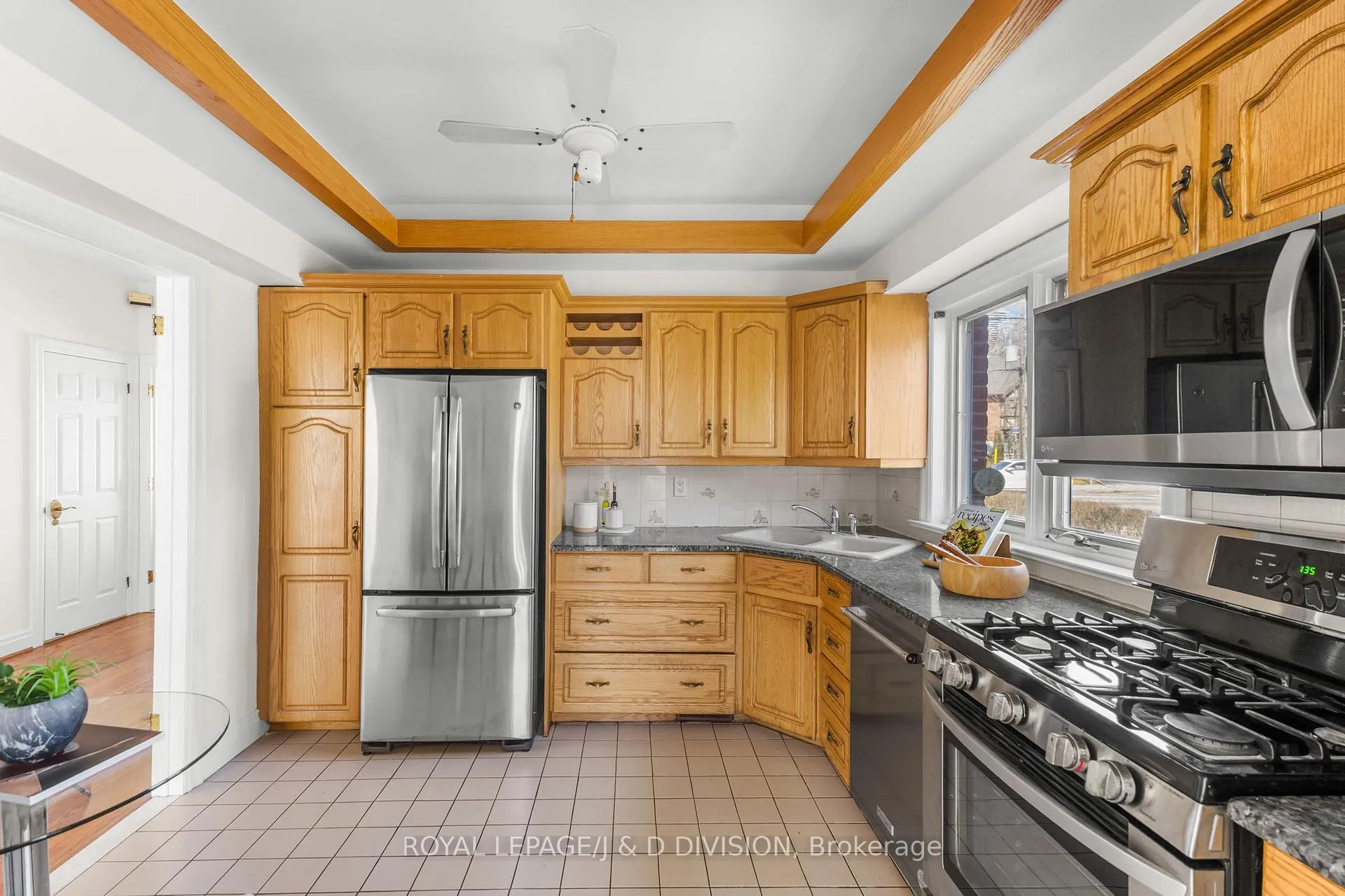 Photo 12 of 77 Chaplin Crescent, Toronto, Yonge-Eglinton — HOMEH